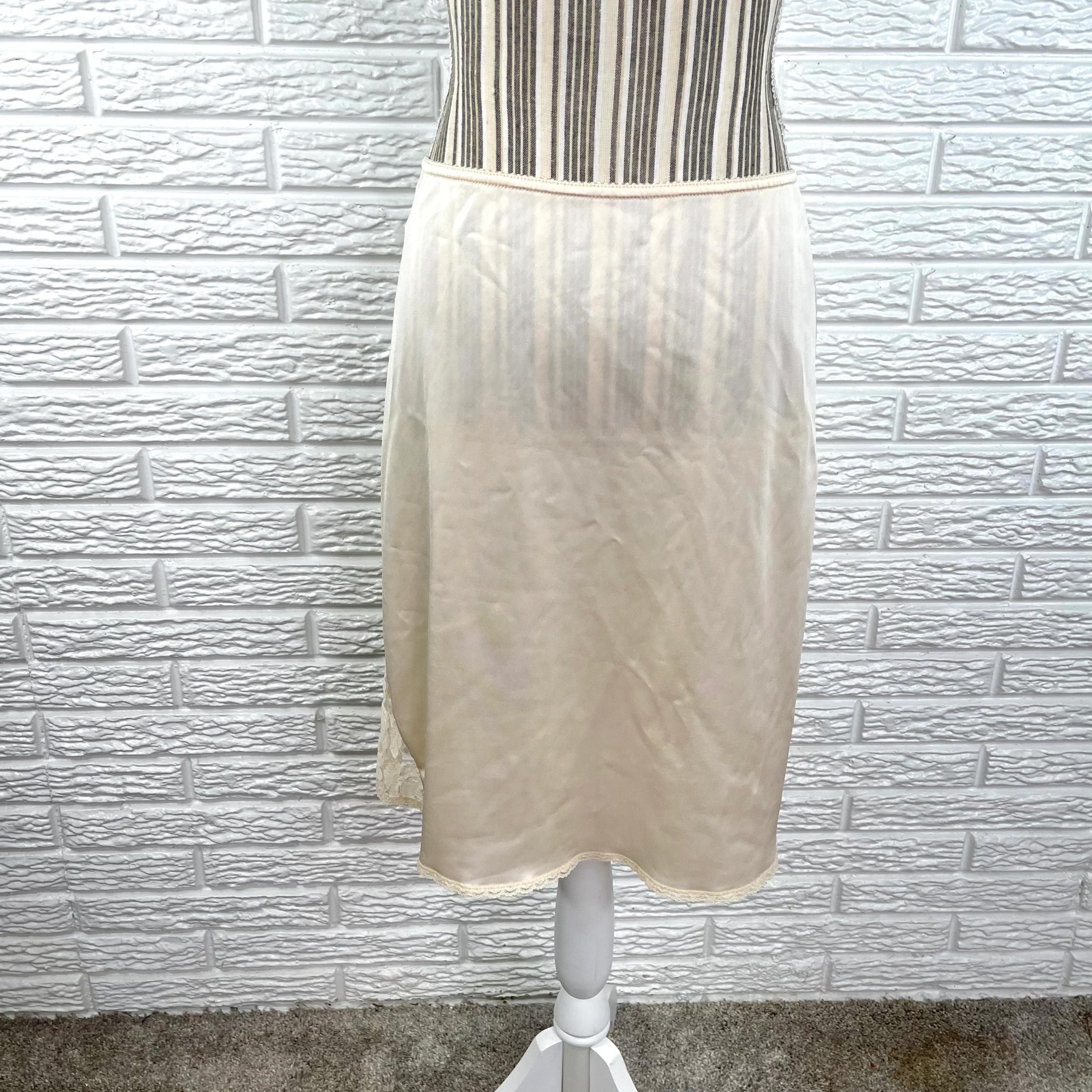 Union Made Cream Satin Skirt Skip By Maidenform - Image 8
