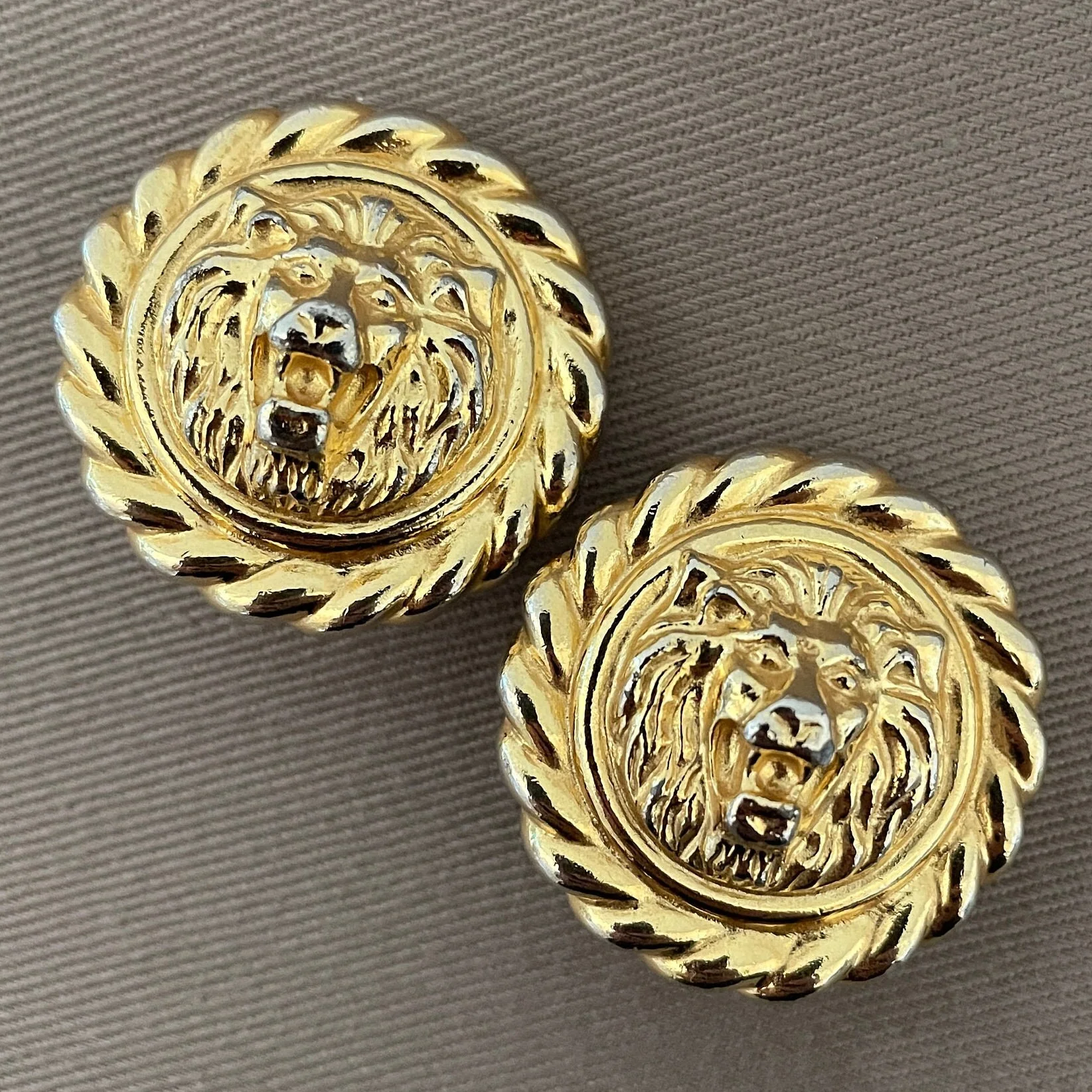 Unsigned Anne Klein Lion Clip On Earrings Statement Earrings - Image 4