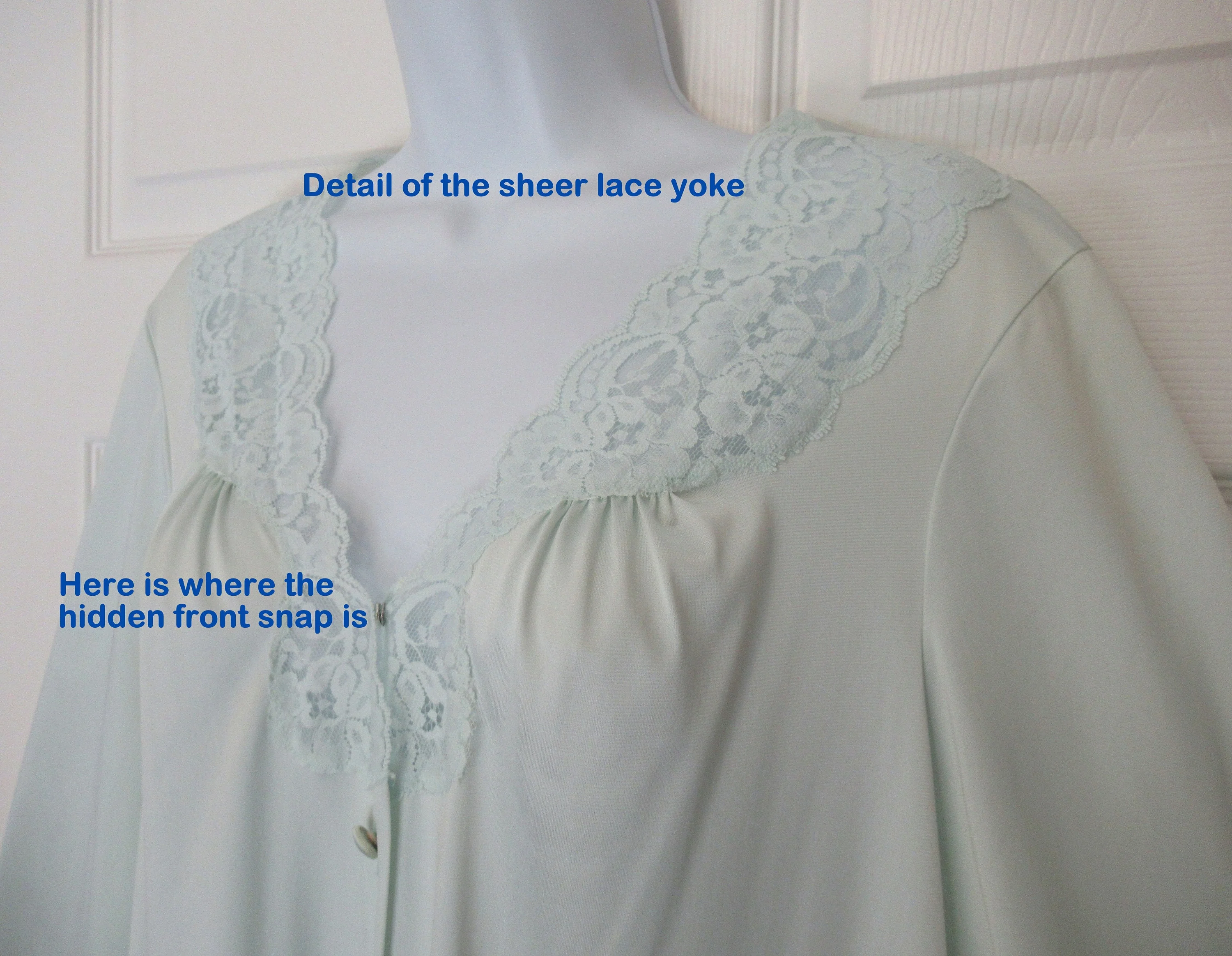 Vanity Fair Robe Wlace Yoke Pastel Green Nylon Button Front Large Knee Length 1 Hidden Side Pocket No Collar by Vanity Fair - Image 3