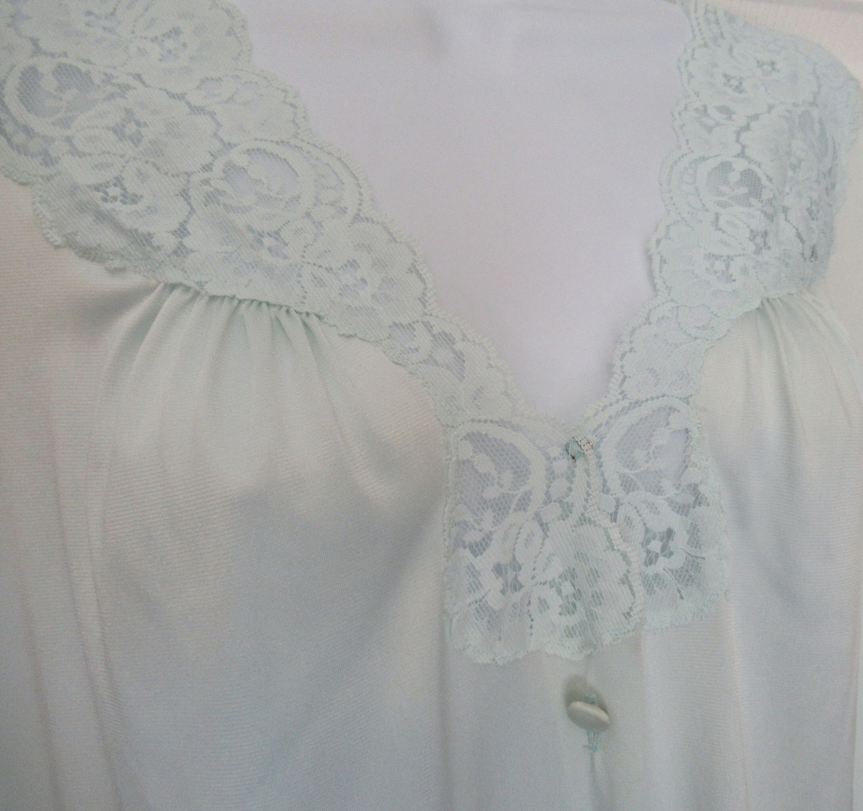 Vanity Fair Robe Wlace Yoke Pastel Green Nylon Button Front Large Knee Length 1 Hidden Side Pocket No Collar by Vanity Fair - Image 5