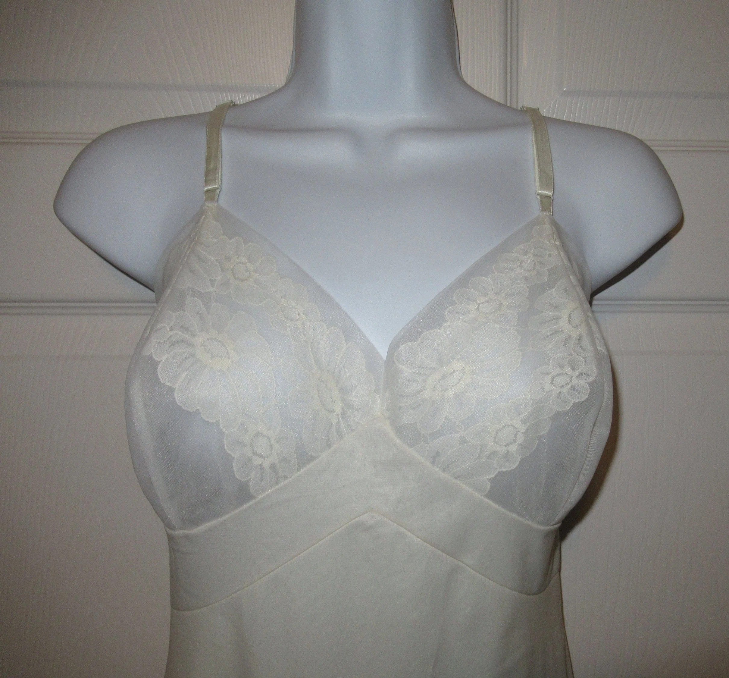 Vanity Fair Slip Lace Bodice and Hem Inserts Shaped Sheer Bodice Lace Hem Cream White Nylon by Vanity Fair - Image 4