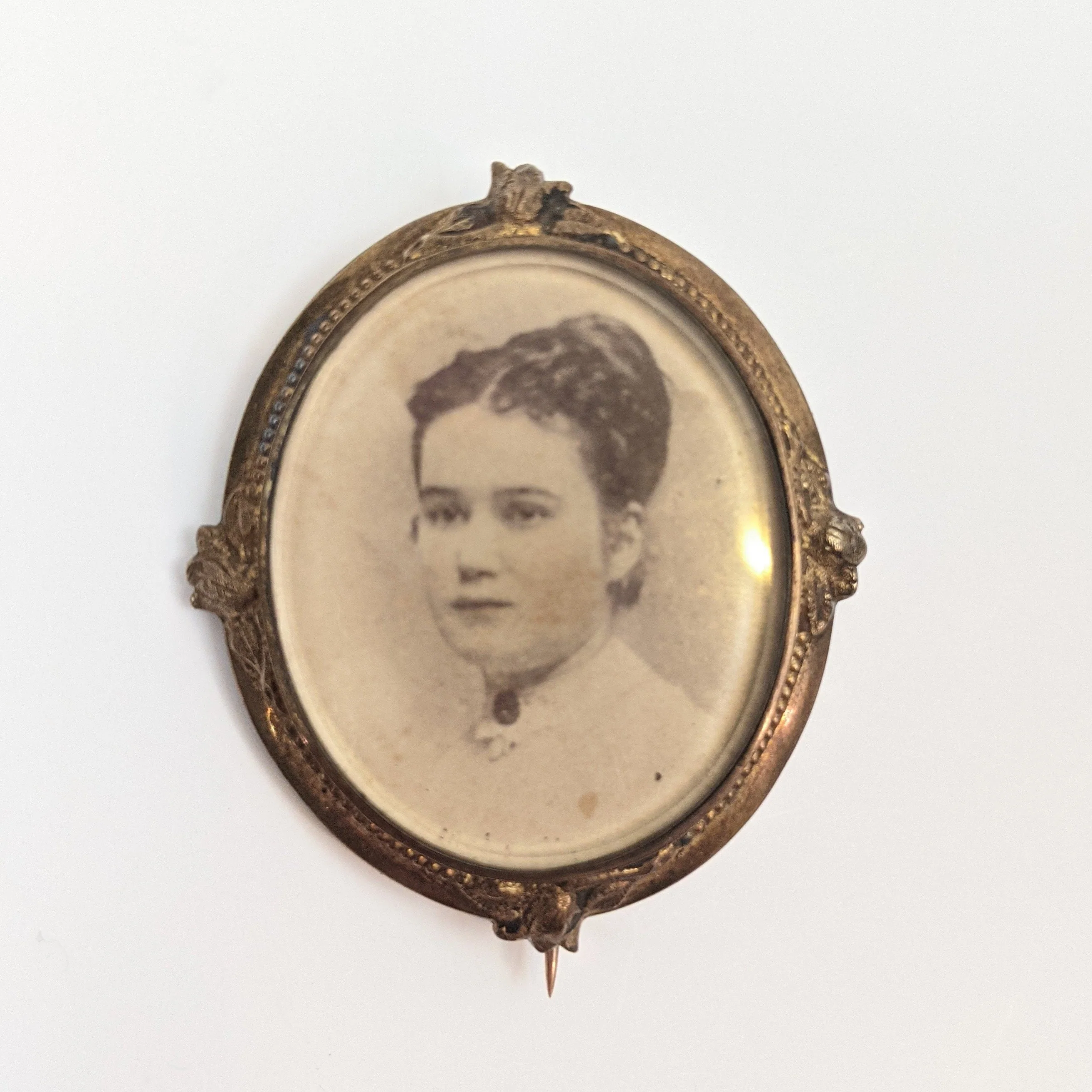 Victorian Brooch Matching Framed Photo of Woman Antique Photograph Sentimental Jewelry - Image 2