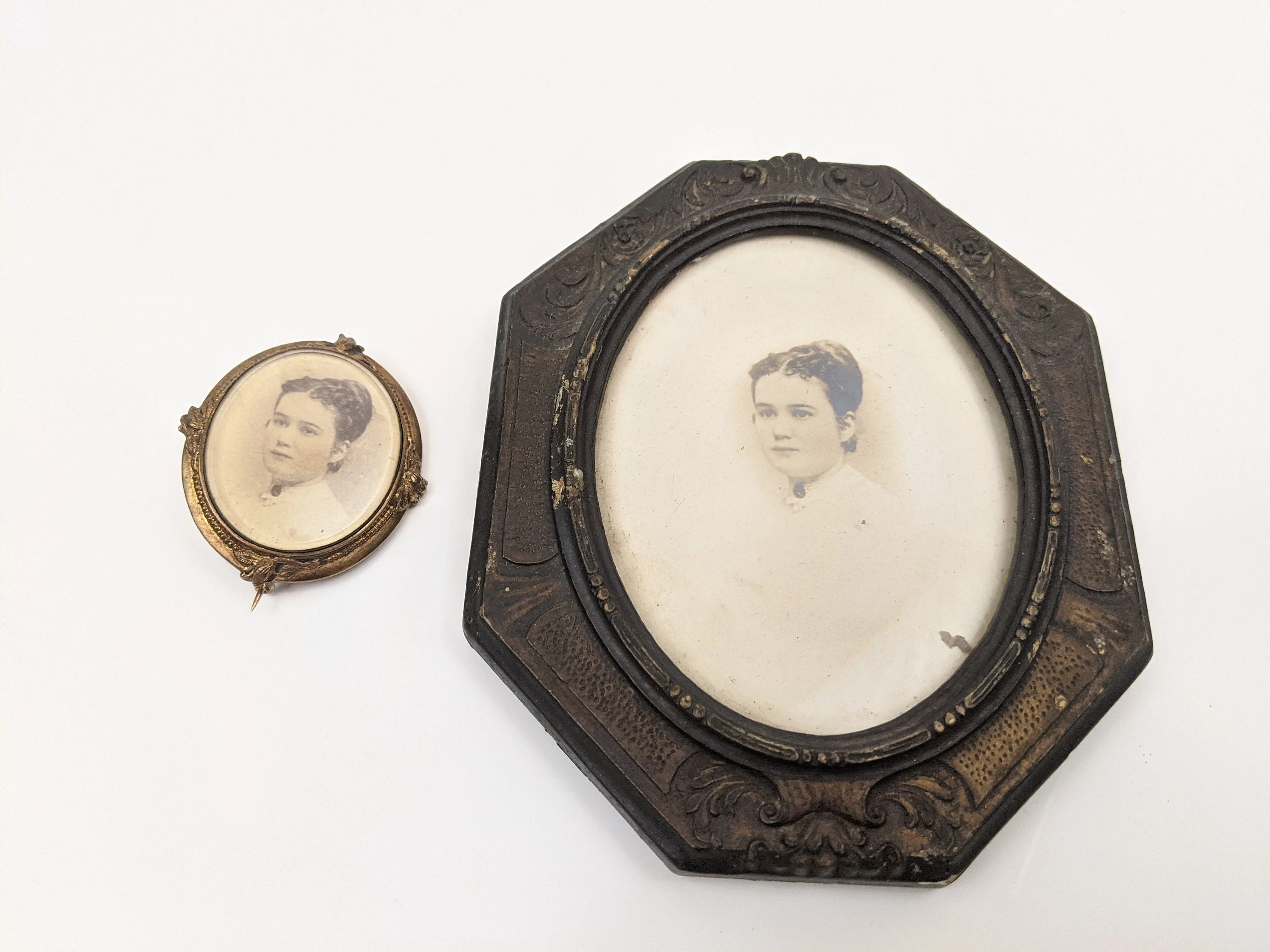 Victorian Brooch Matching Framed Photo of Woman Antique Photograph Sentimental Jewelry - Image 4