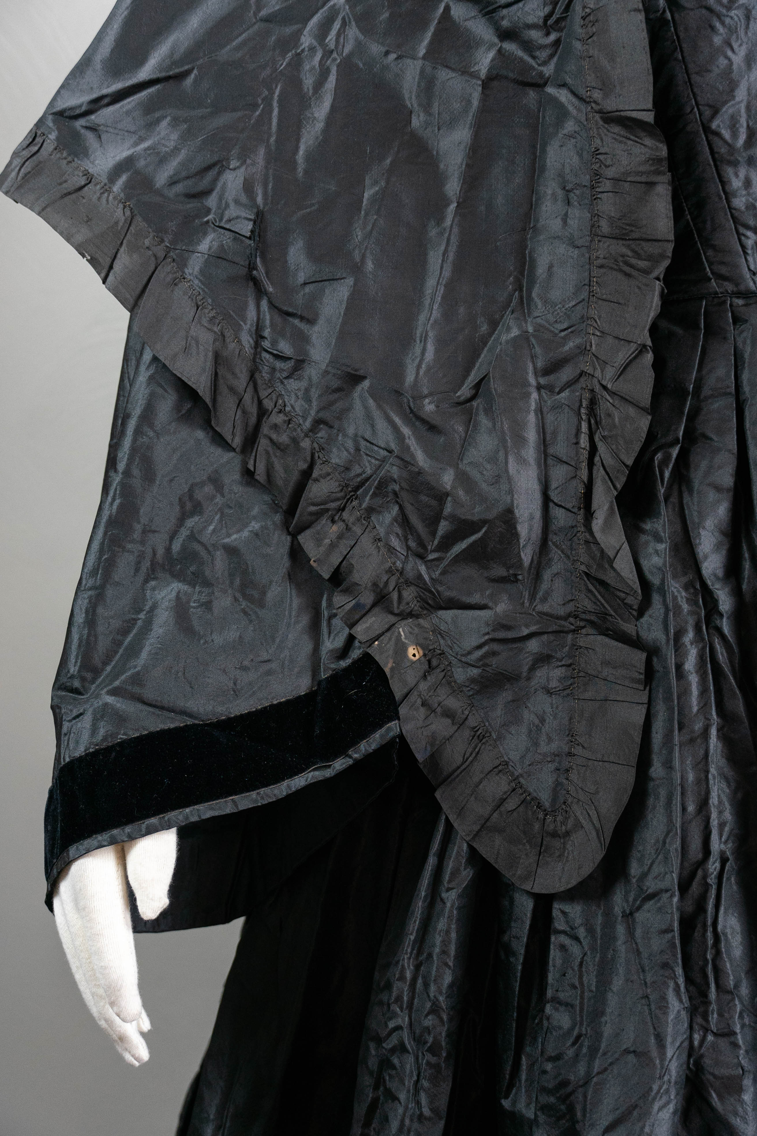 Victorian Dark Romantic Black Silk Mourning Dress With Cape By 1850s - Image 10