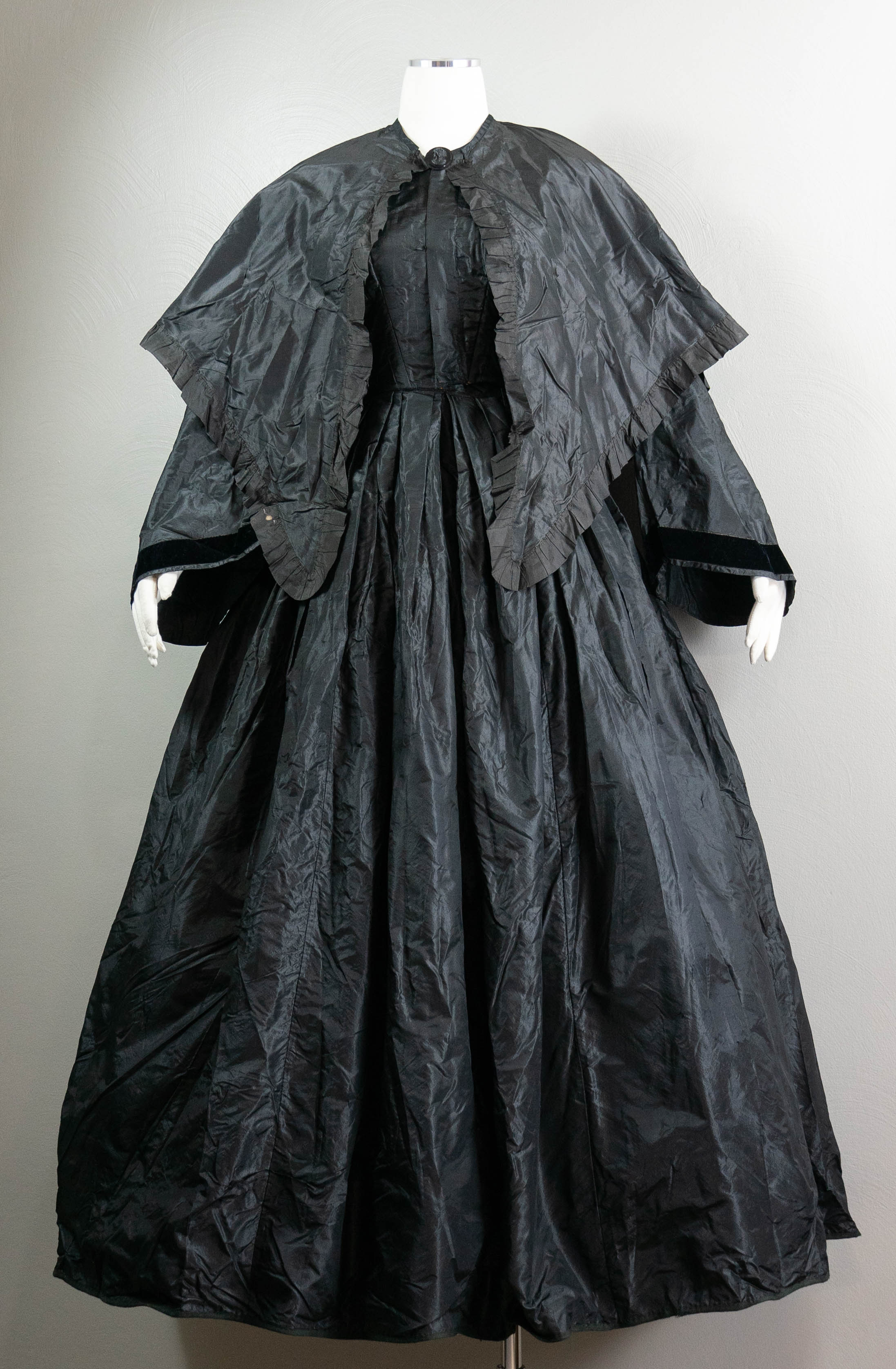 Victorian Dark Romantic Black Silk Mourning Dress With Cape By 1850s - Image 2