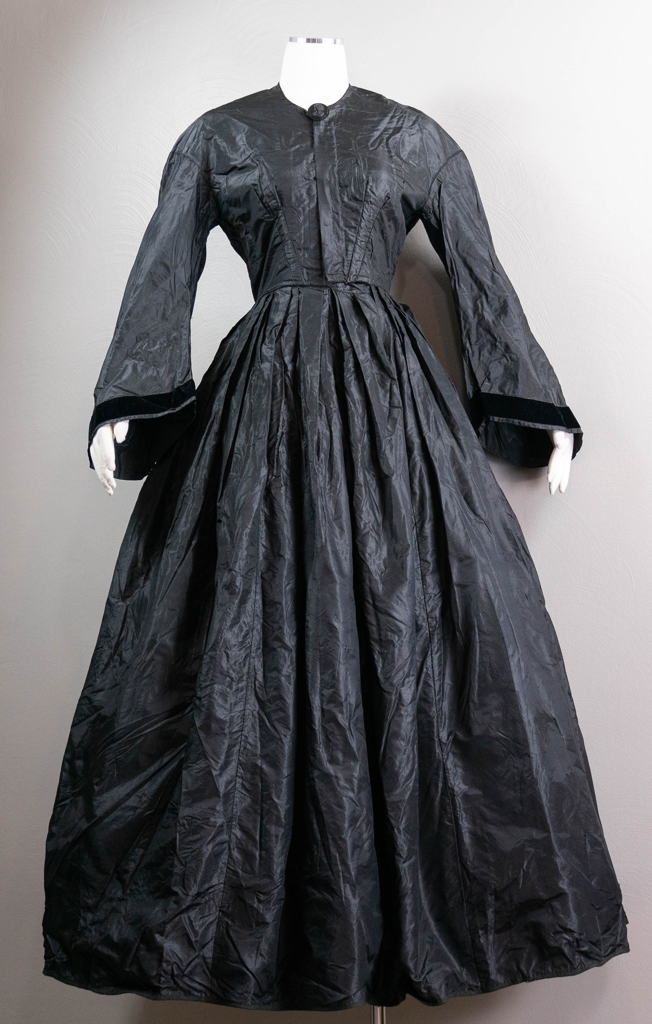Victorian Dark Romantic Black Silk Mourning Dress With Cape By 1850s - Image 3