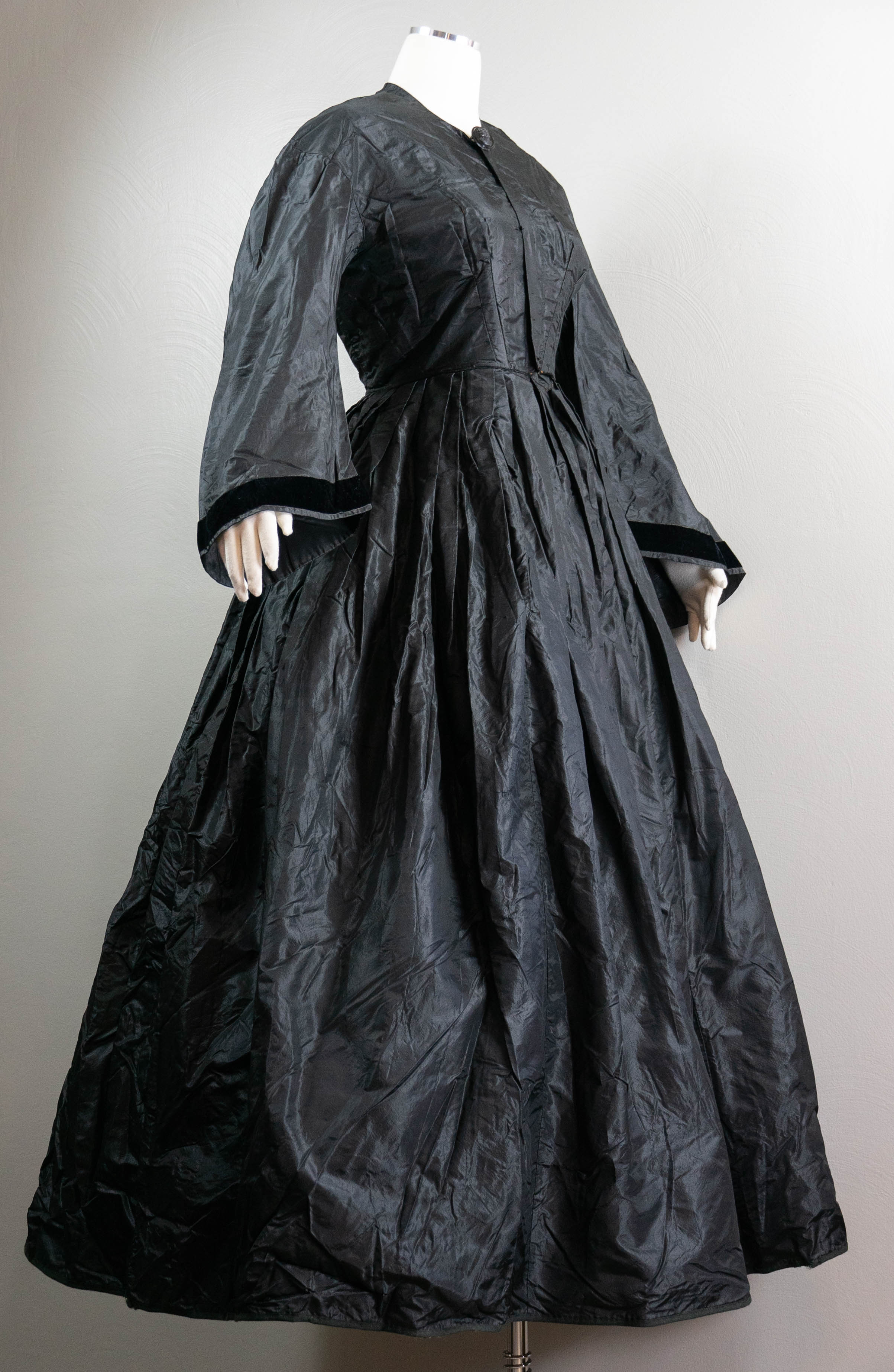 Victorian Dark Romantic Black Silk Mourning Dress With Cape By 1850s - Image 4
