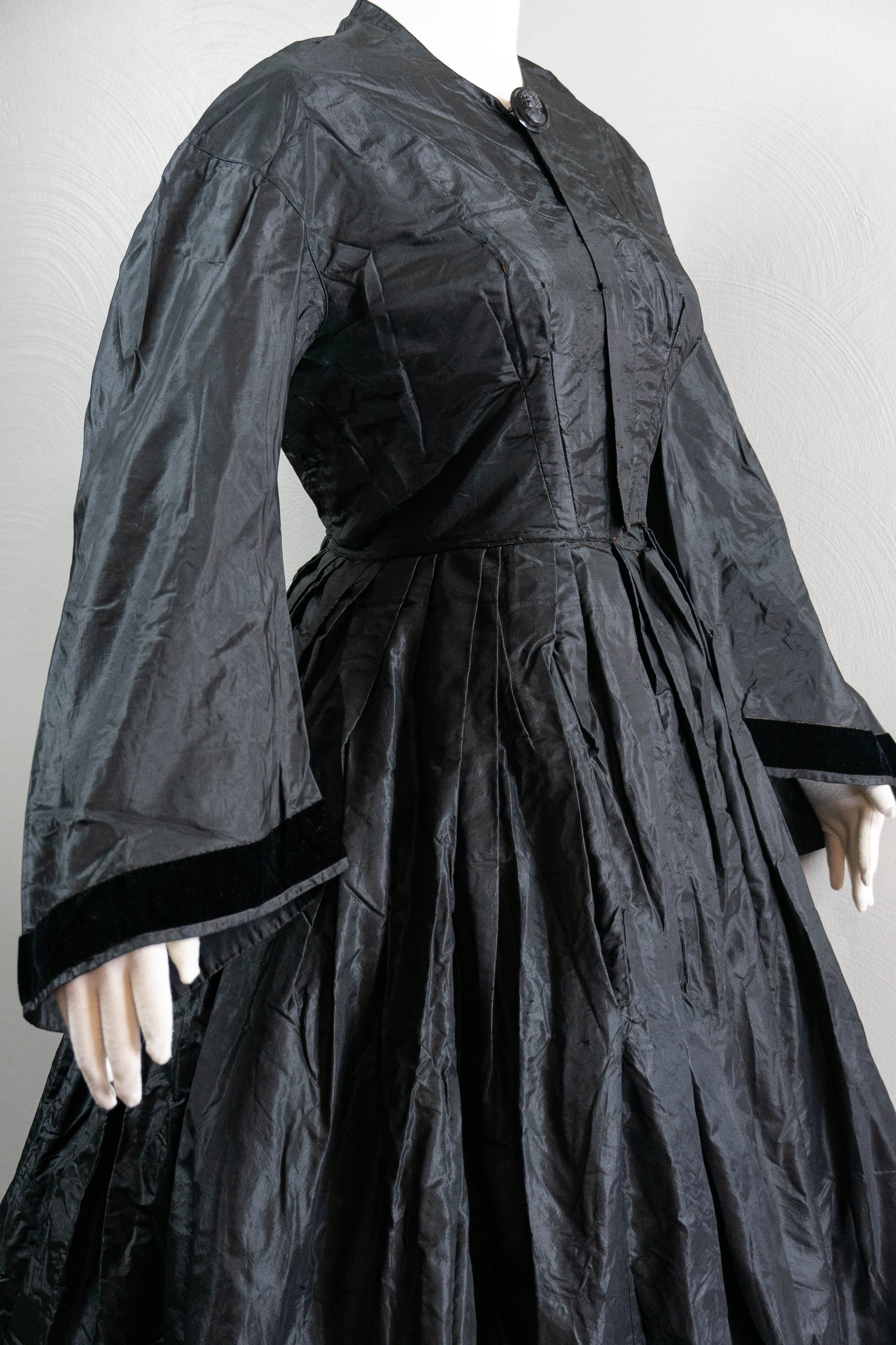 Victorian Dark Romantic Black Silk Mourning Dress With Cape By 1850s - Image 5