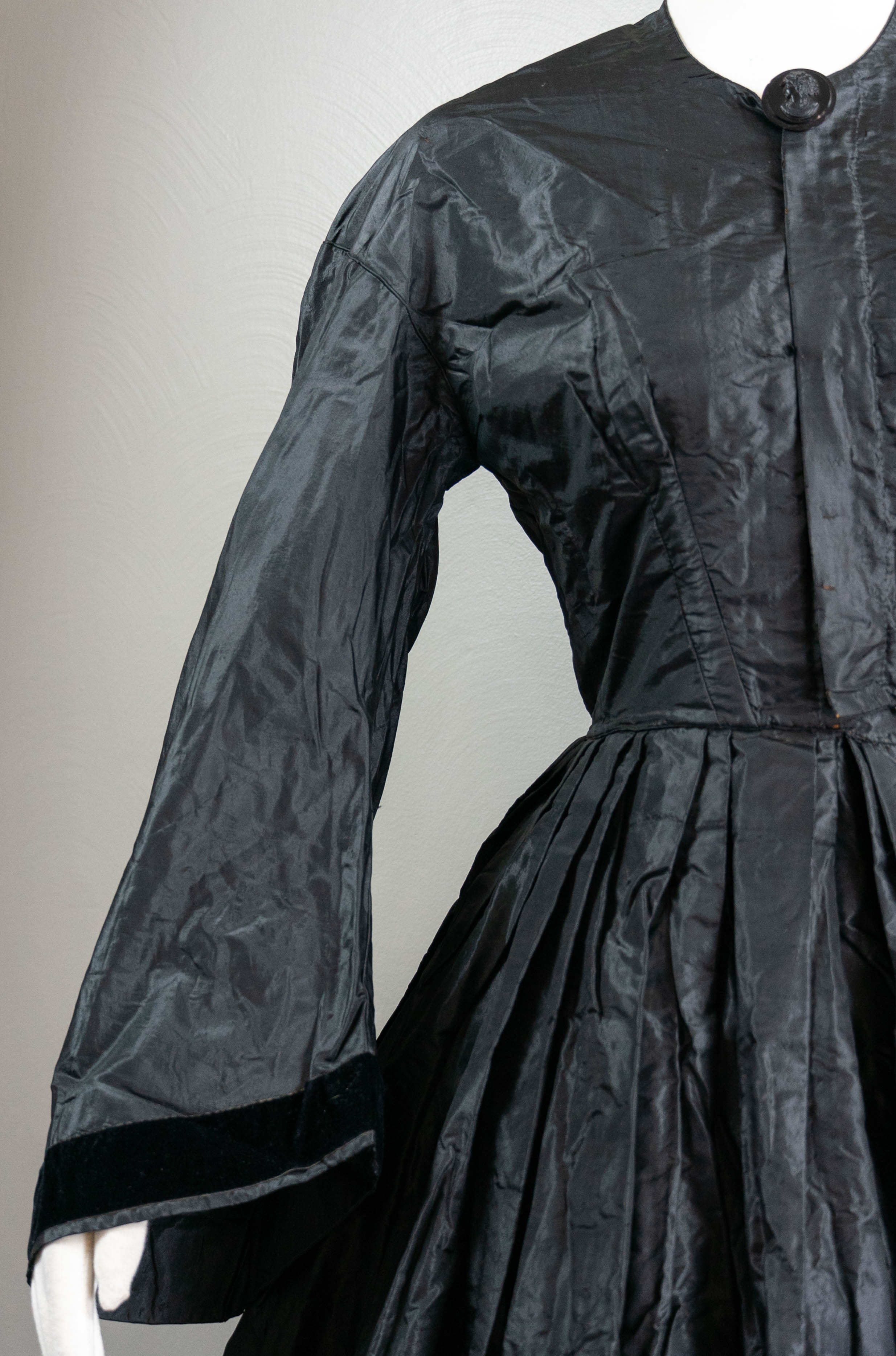 Victorian Dark Romantic Black Silk Mourning Dress With Cape By 1850s - Image 8