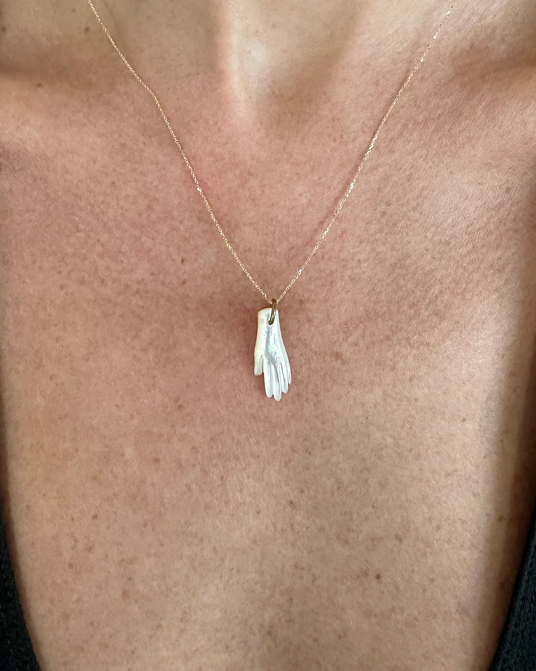 Victorian Mother Of Pearl Hand Pendant - Image 4