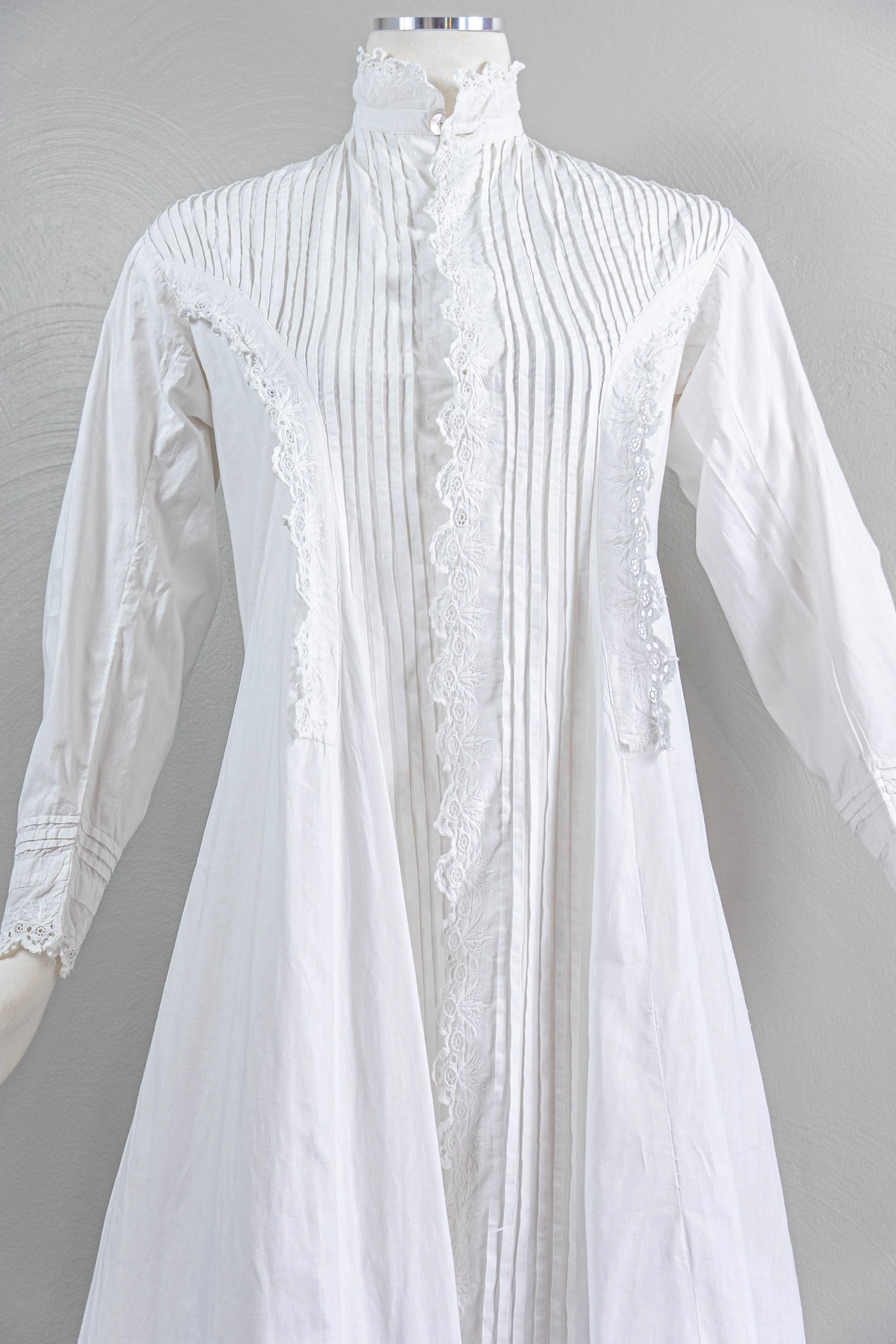 Victorian Pin-tucked White Linen Nightgown Small Train - Image 5