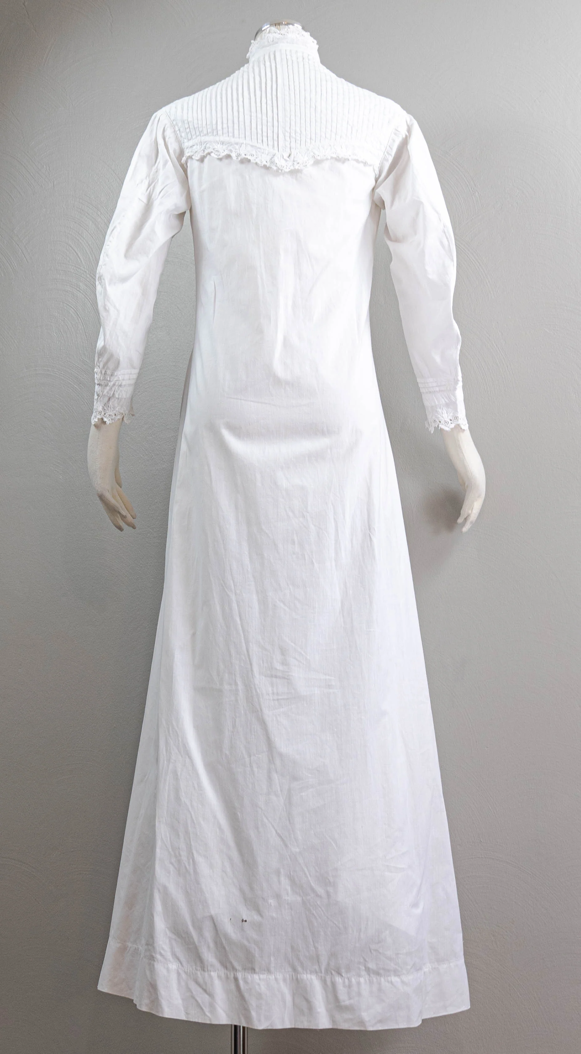 Victorian Pin-tucked White Linen Nightgown Small Train - Image 8