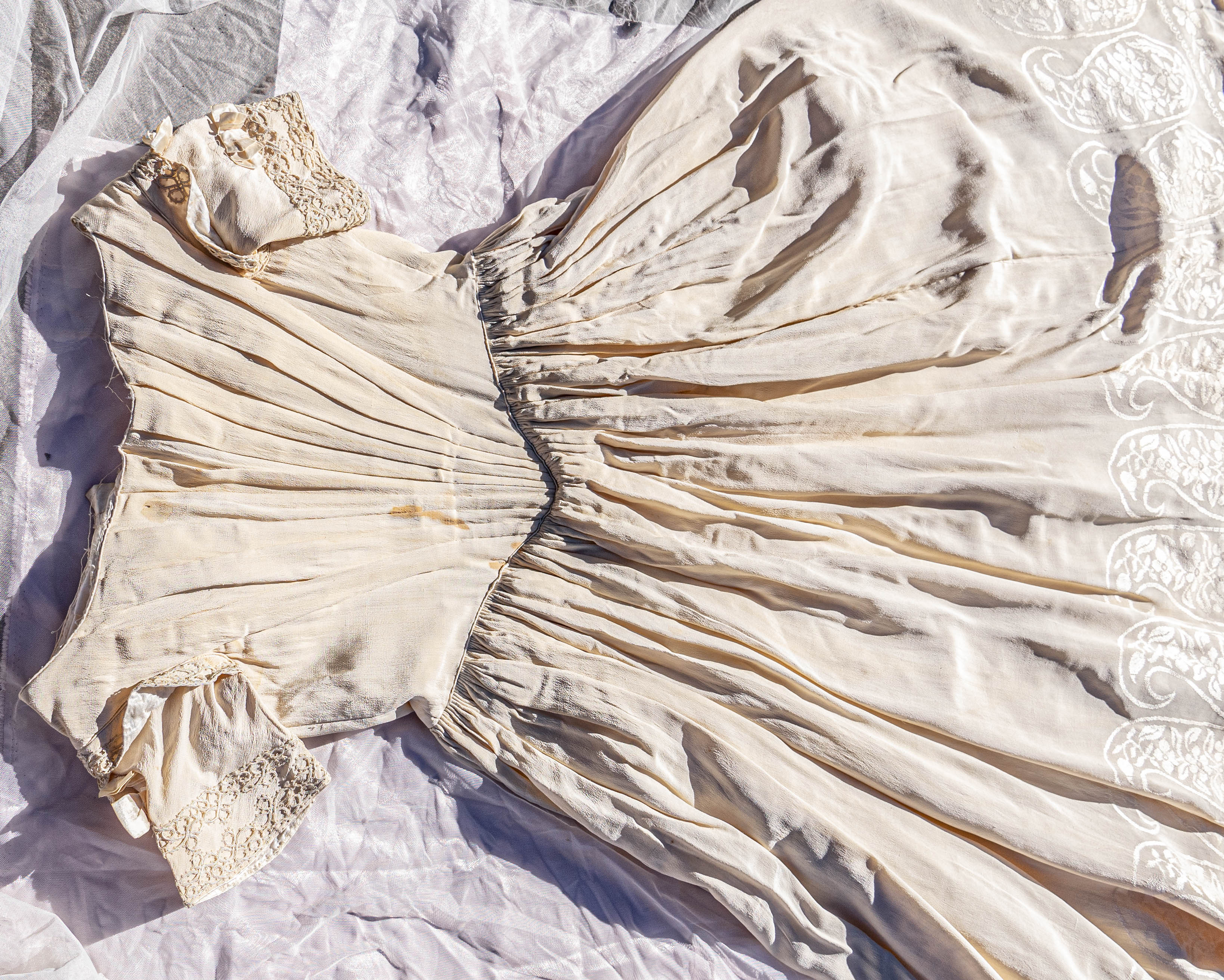 Victorian Stunning Cream Silk Ball Gown Romantic Era By 1840s - Image 9