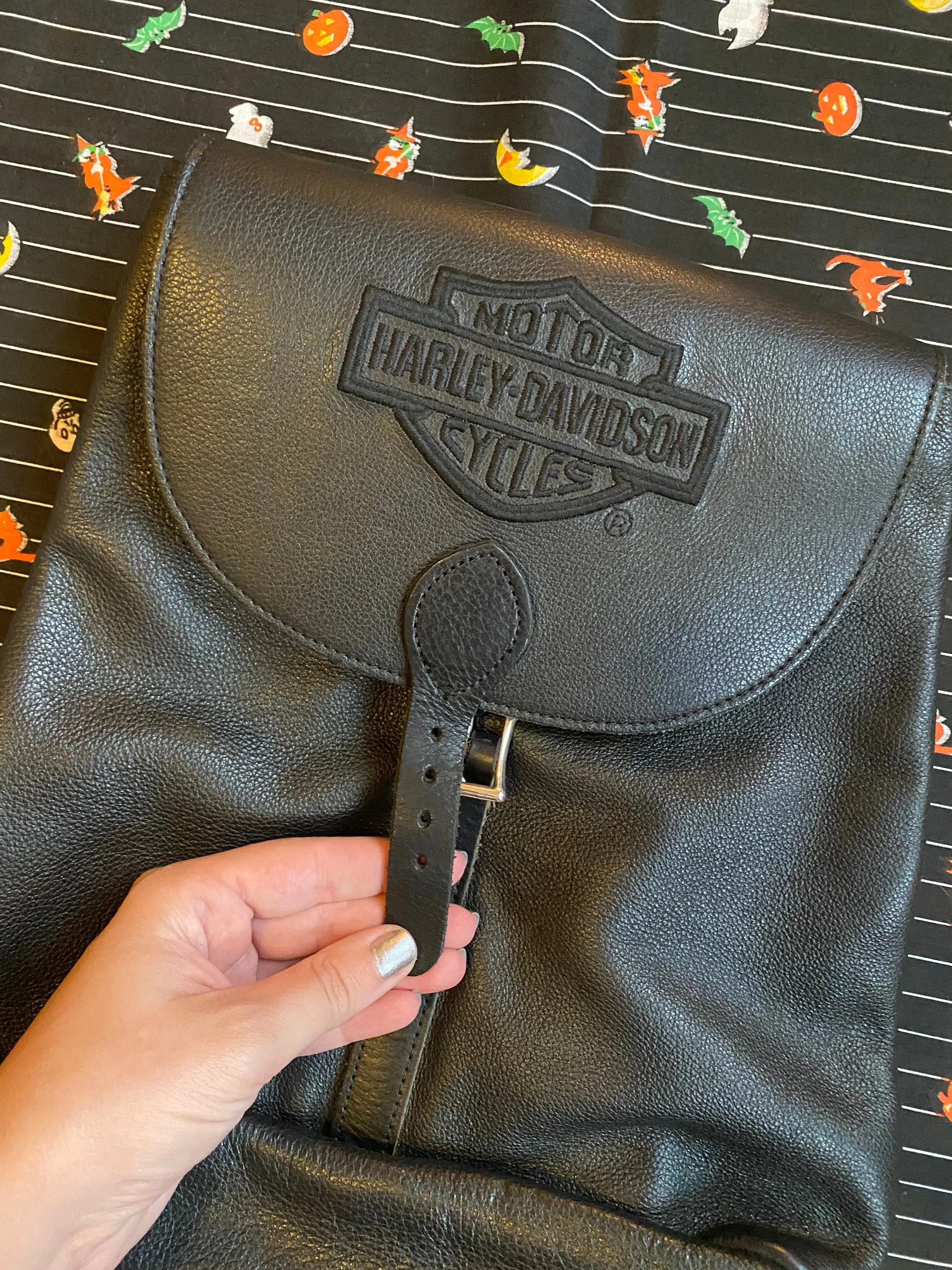 Vintage 00s 90s Usa Made Harley Davidson Black Leather Tooled Logo Emblem Backpack Bag - Image 4