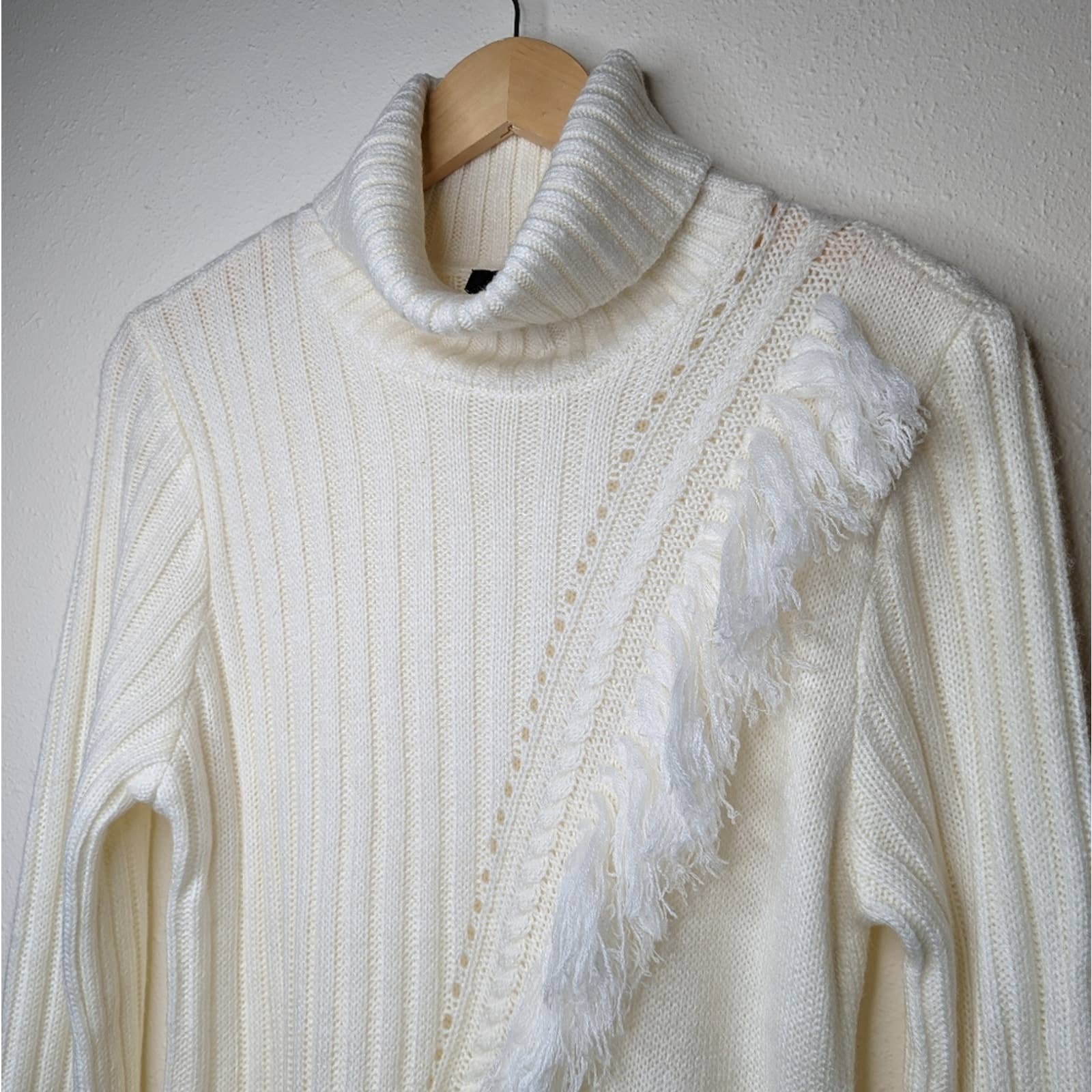 Vintage 00s Cream Ribbed Fringe Turtleneck Sweater M by DKNY - Image 4