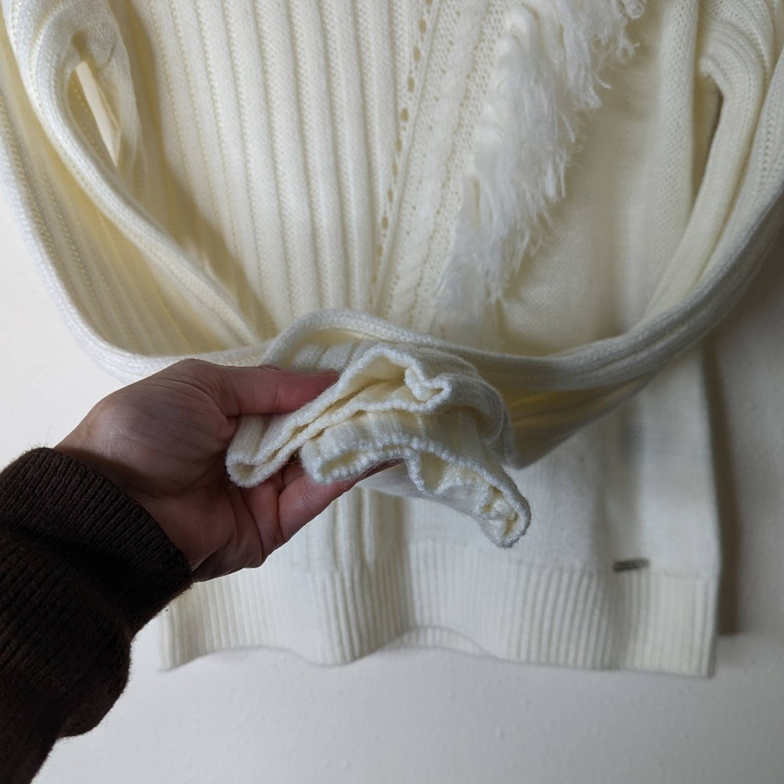 Vintage 00s Cream Ribbed Fringe Turtleneck Sweater M by DKNY - Image 8