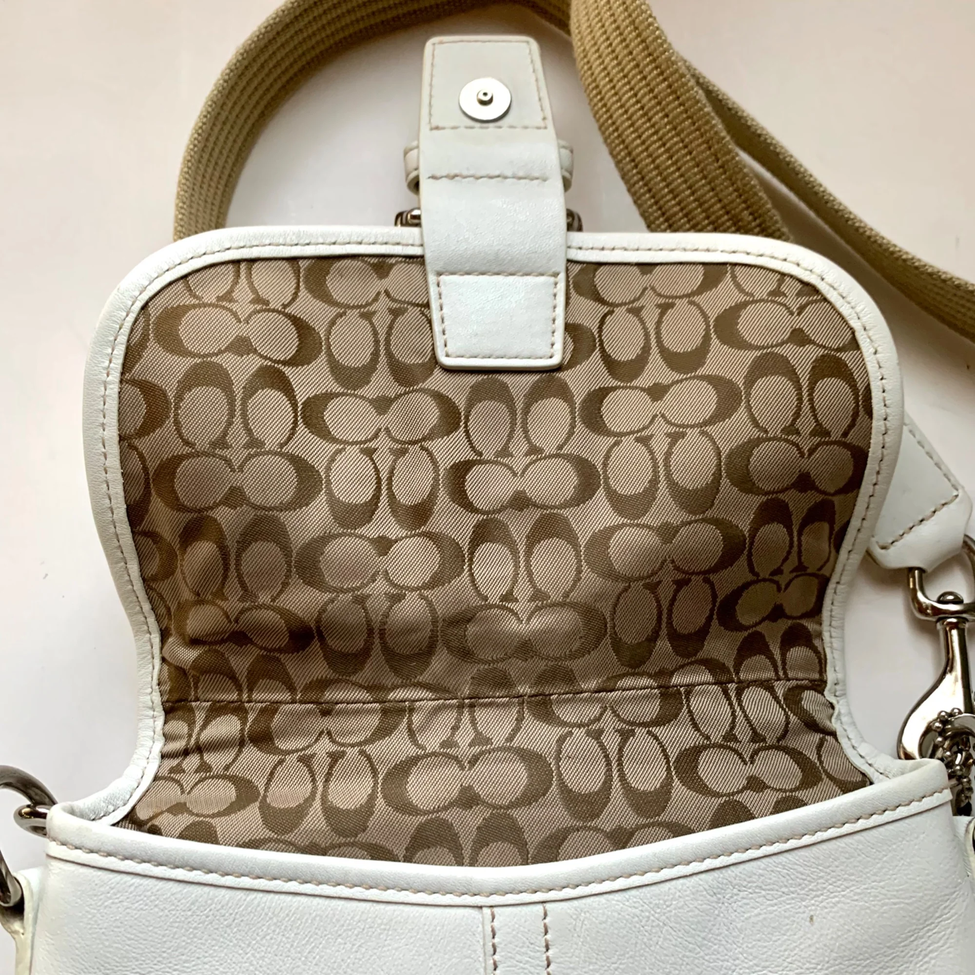 Vintage 00s Crossbody White Leather Canvas Web Strap Snap Flap Logo Lining by Coach - Image 6