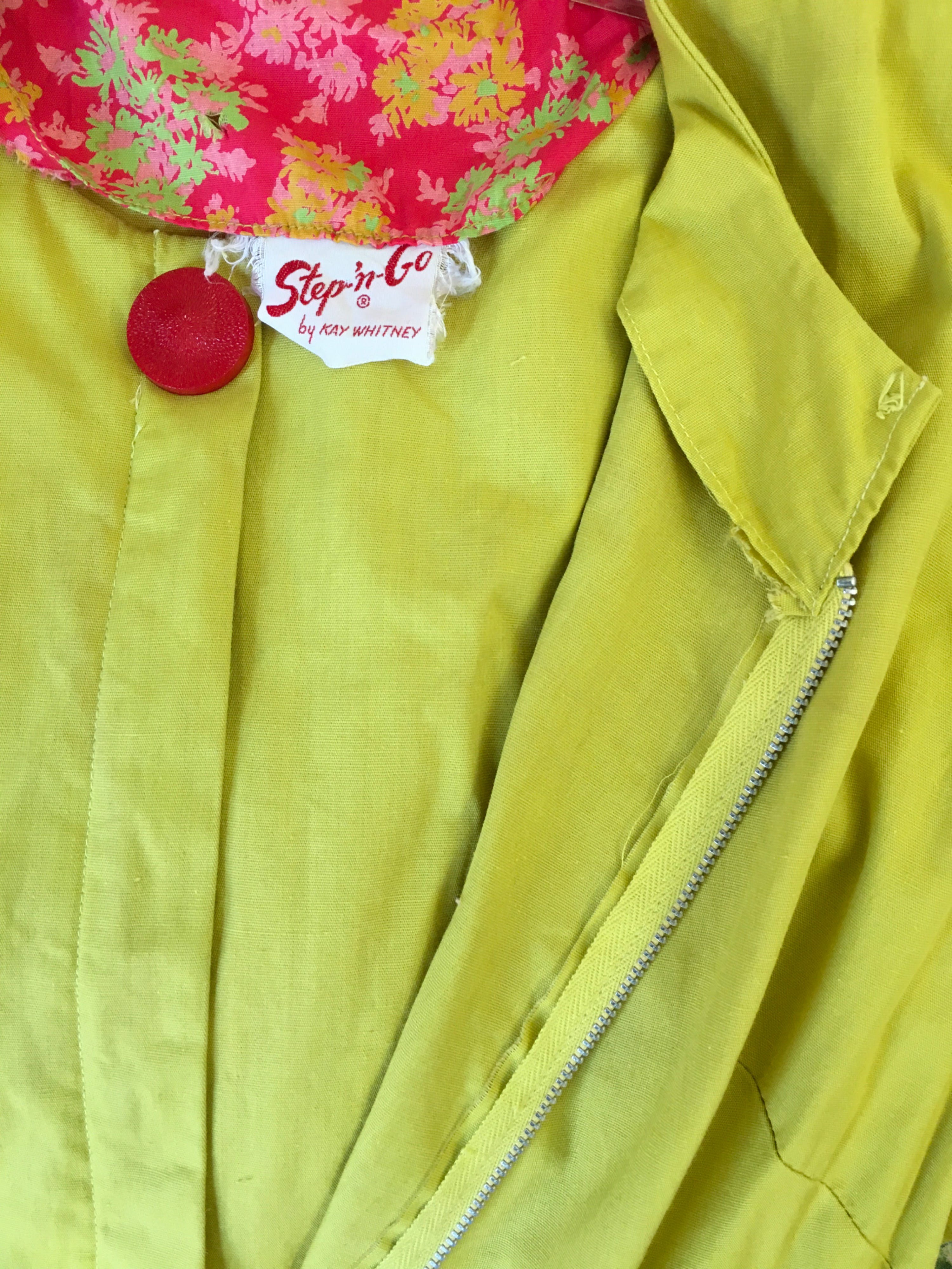 50’s Chartreuse Embroidered Pocket Dress by Kay Whitney Step N Go - Image 5