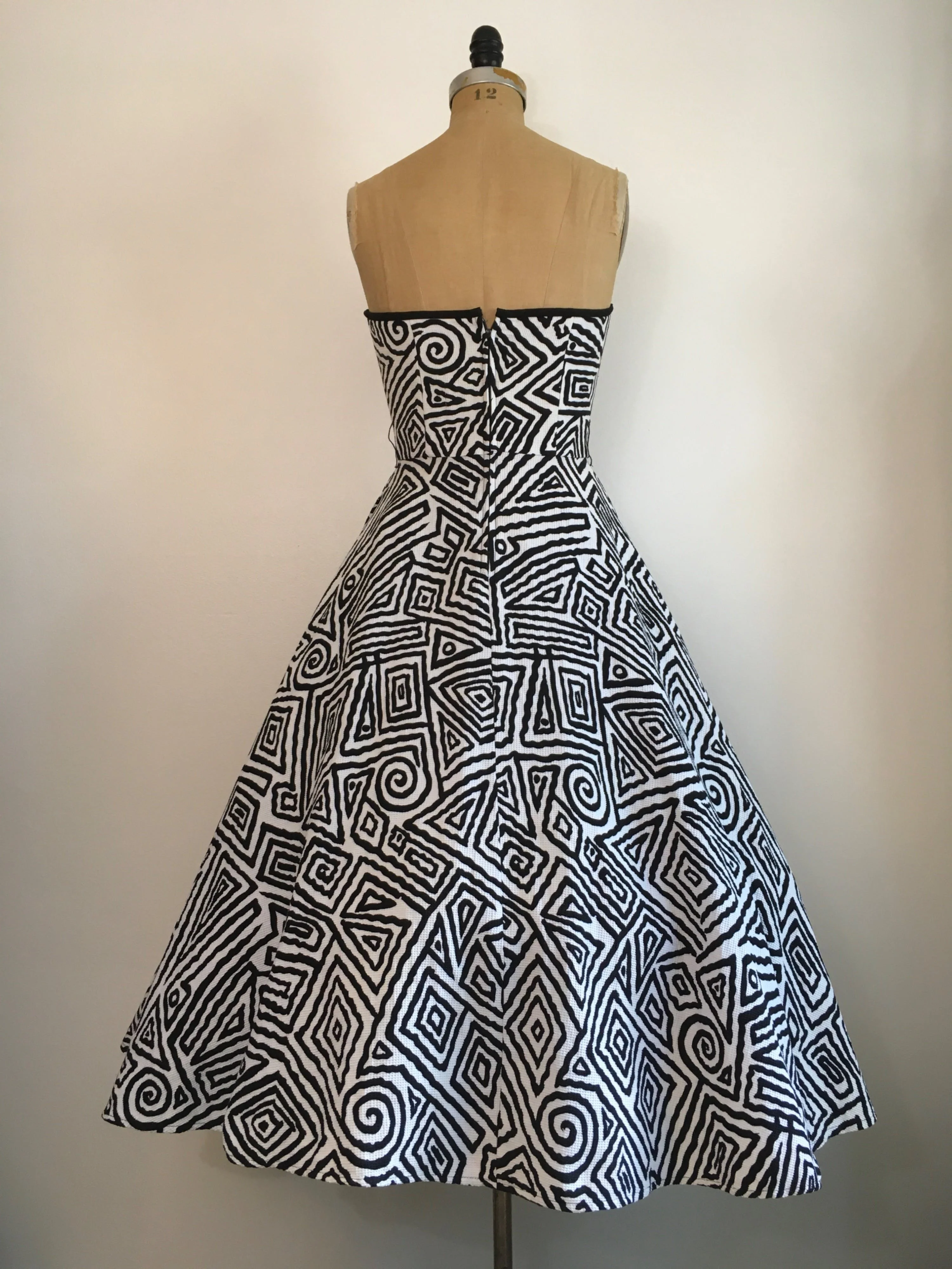 80's Abstract Strapless Black and White Party Dress - Image 2