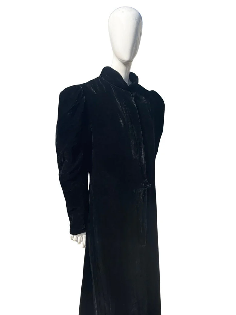 Vintage 20s Opera Coat Silk Velvet Long Coat with Puffy Sleeves Big Shoulders Size M Mint Condition Great Gats Flapper - Image 4