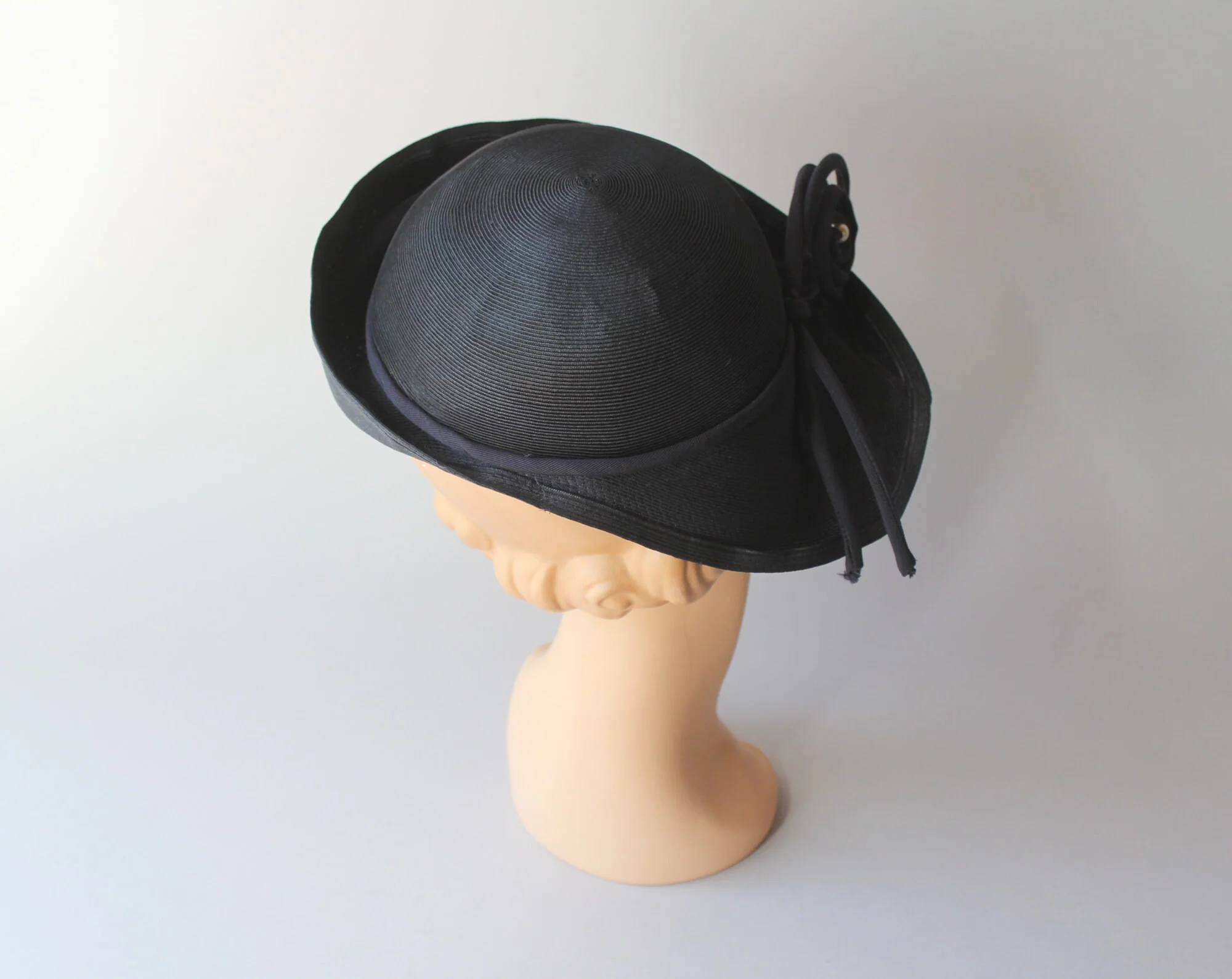 Vintage 30s 40s Navy Blue Straw Slanted Swagger Hat with Swirling Accent by Gage Brothers & Co. - Image 4