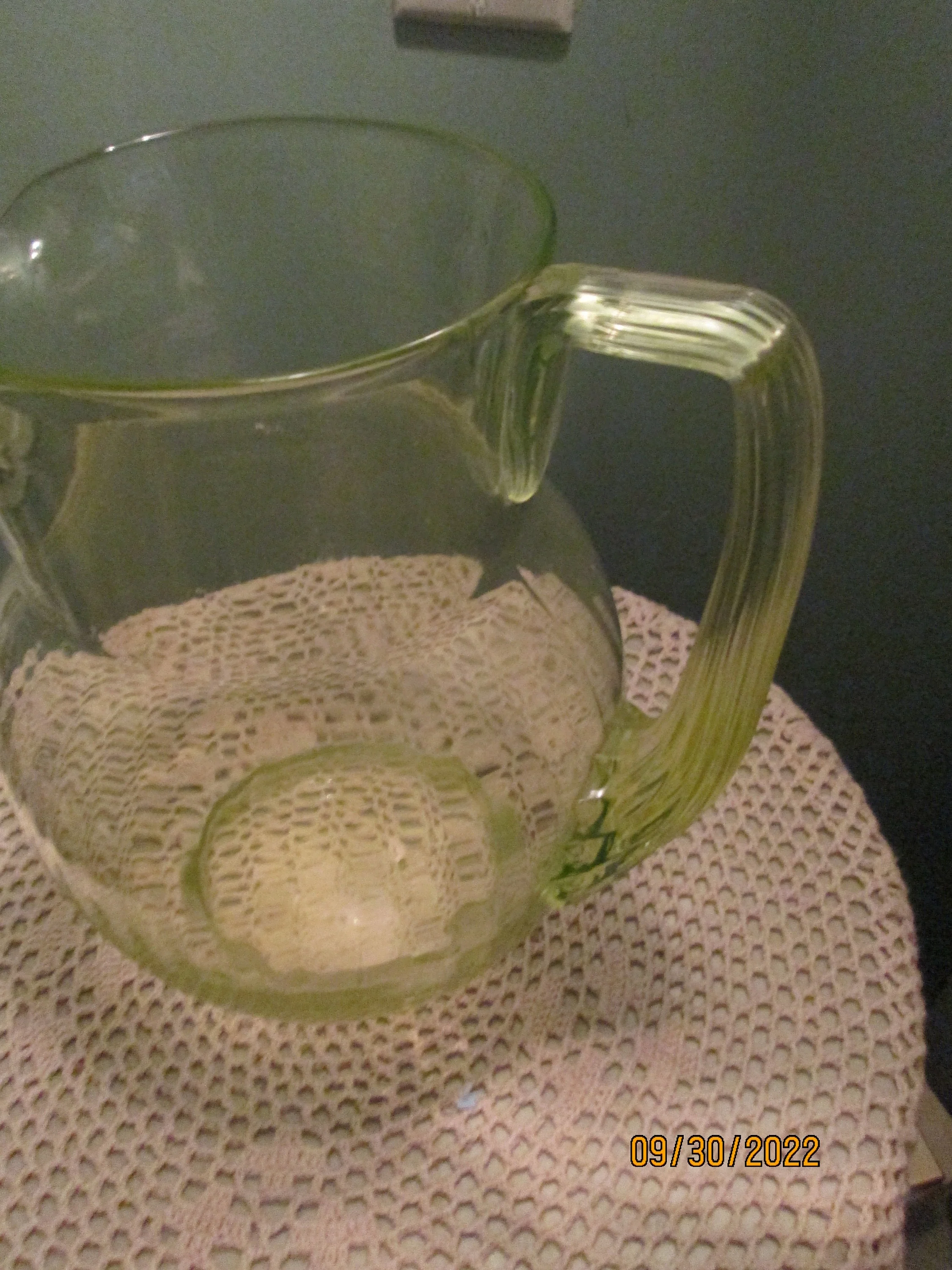 Vintage 30s Vaseline Green Pitcher Depression Glass Gorgeous - Image 3