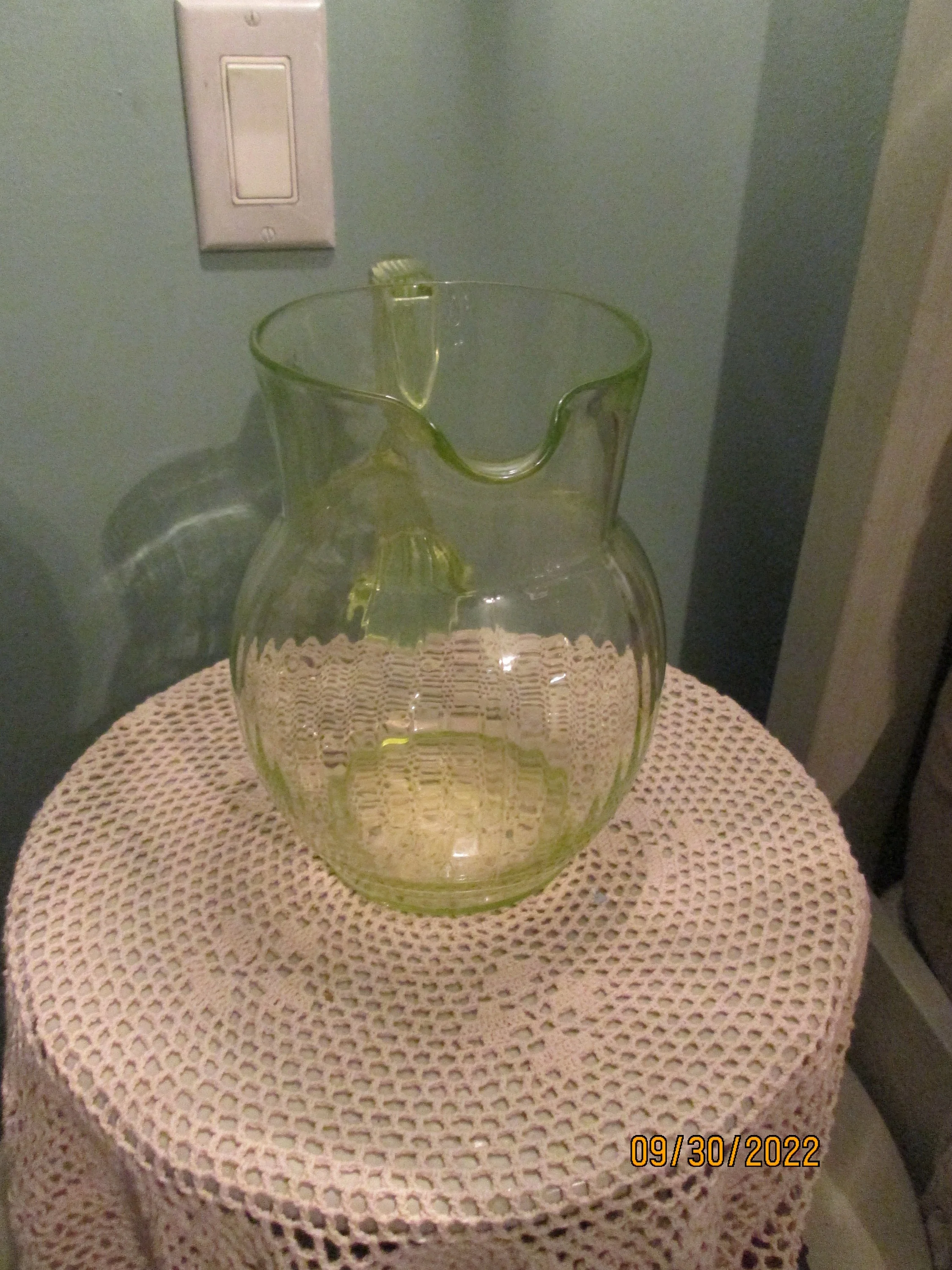 Vintage 30s Vaseline Green Pitcher Depression Glass Gorgeous - Image 4