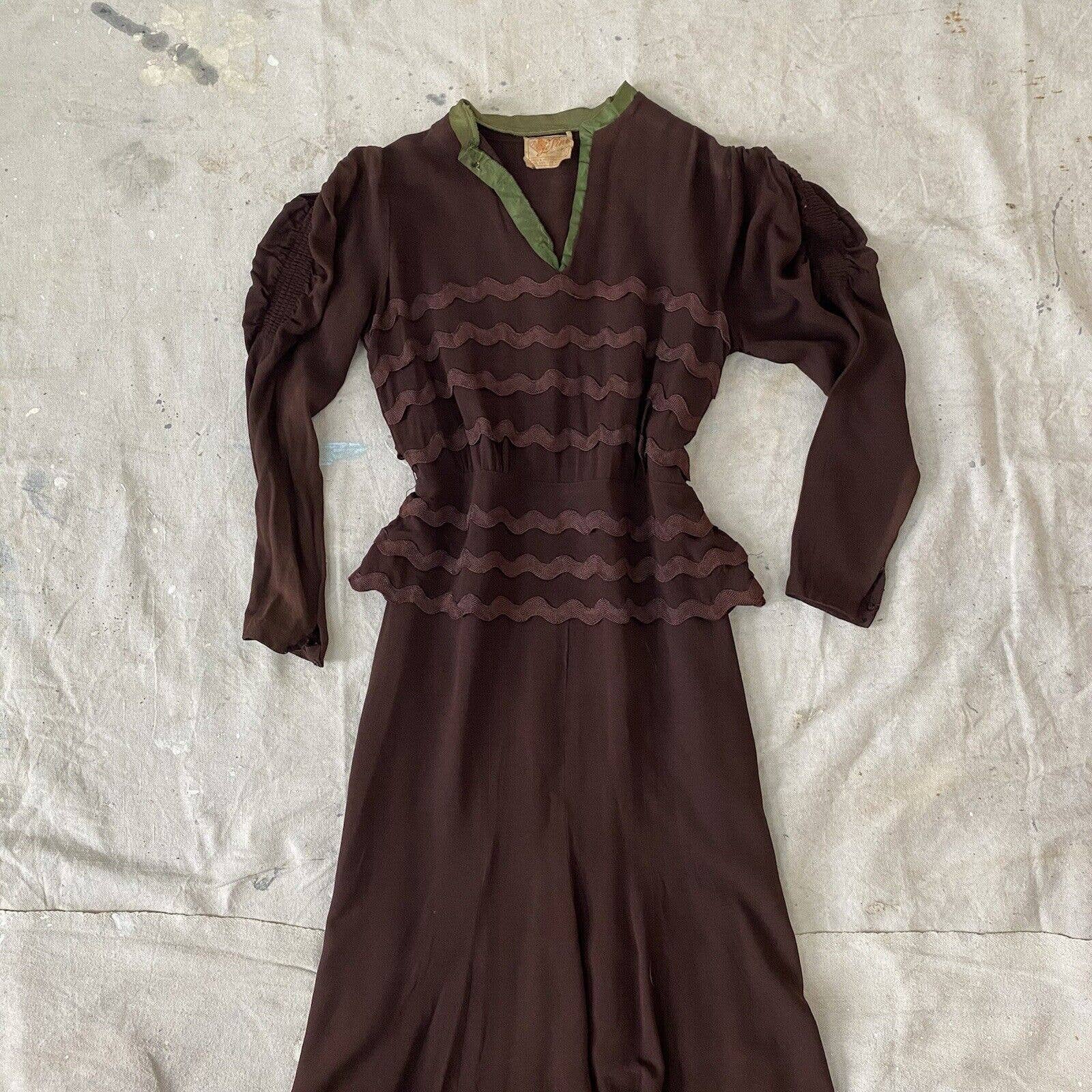 Vintage 40s Brown Rayon Crepe Mutton Skeeve Day Dress Peplum Soutache by LePine - Image 3