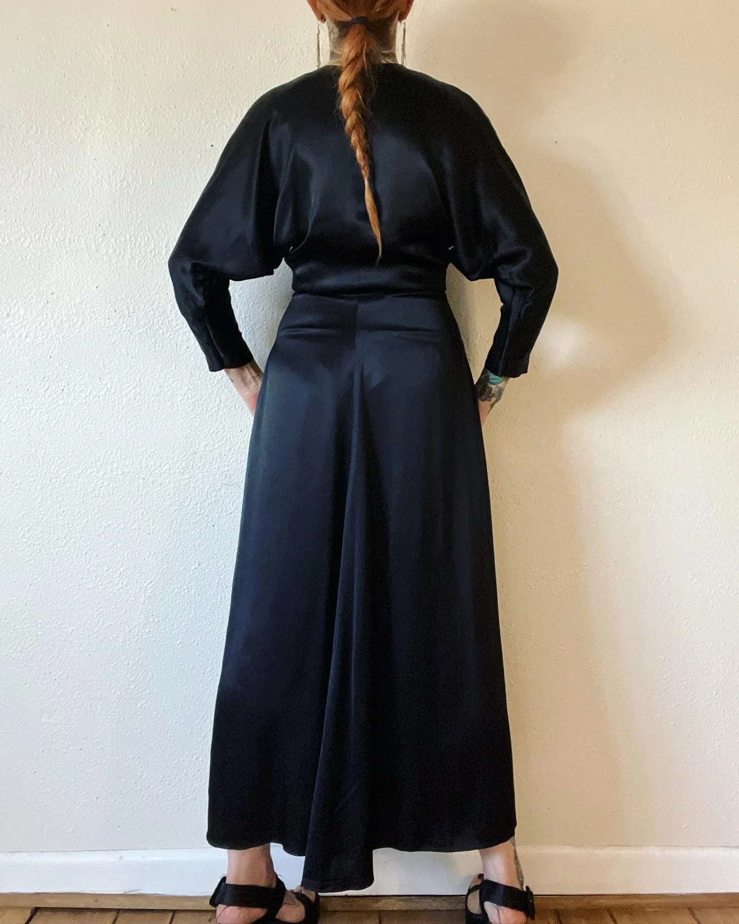 Vintage 40s Tula Black Liquid Satin Dressing Gown with Metal Talon Zip Front Dolman Sleeves and The Dreamiest Gathered Waistline - Image 4
