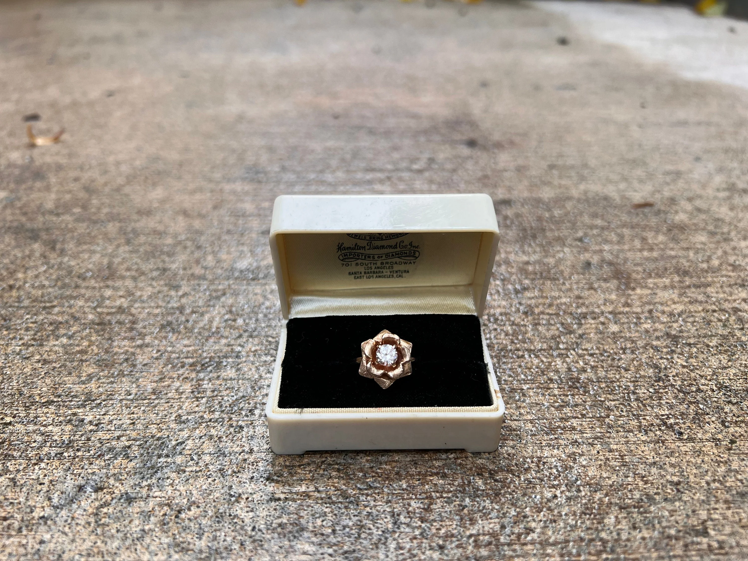 Vintage 50s 14 Karat Gold Rose Ring with White Sapphire - Image 4