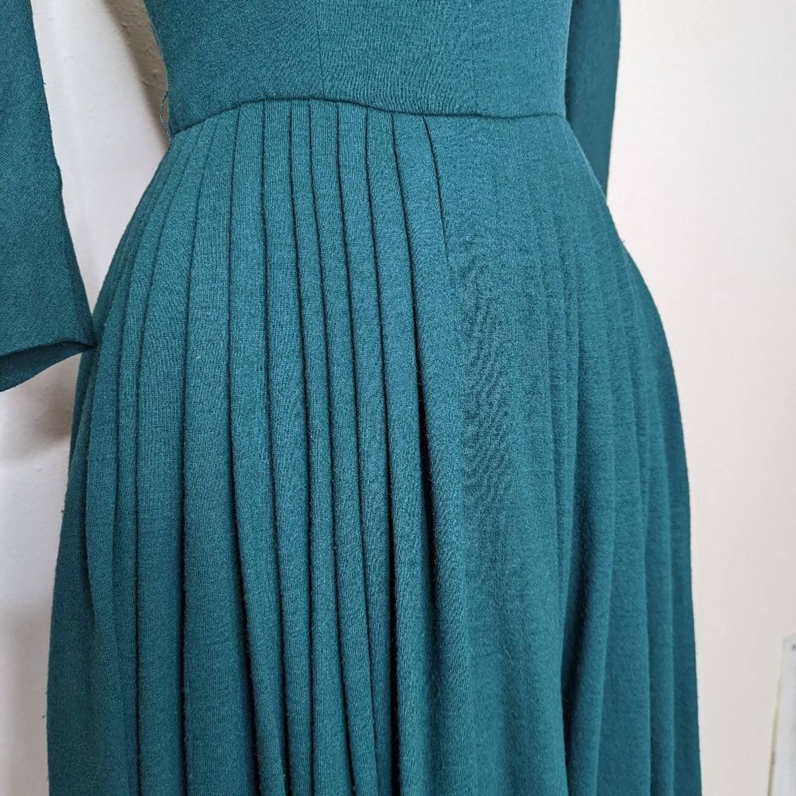 Vintage 50s 60s Pleated Green Midi Sweater Dress by William Fox - Image 6