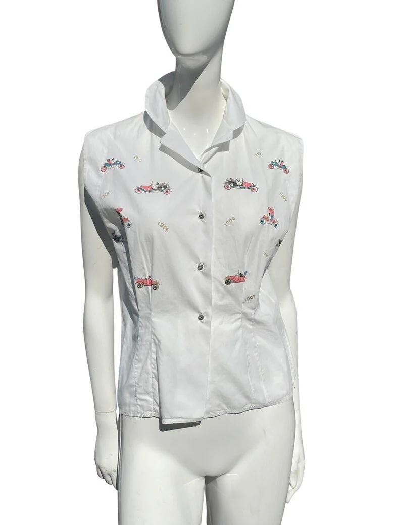Vintage 50s Cotton Blouse Sleeveless Pin Up Novelty Print Antique Cars with Rhinestones and Glass Buttons Large - Image 2