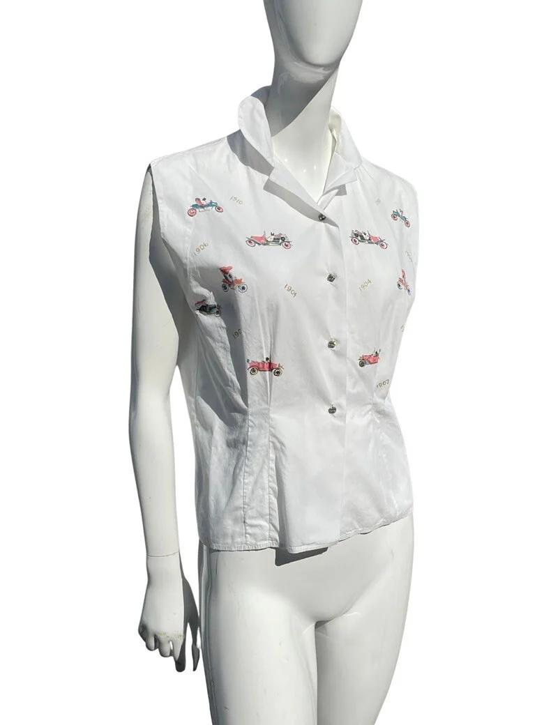 Vintage 50s Cotton Blouse Sleeveless Pin Up Novelty Print Antique Cars with Rhinestones and Glass Buttons Large - Image 5