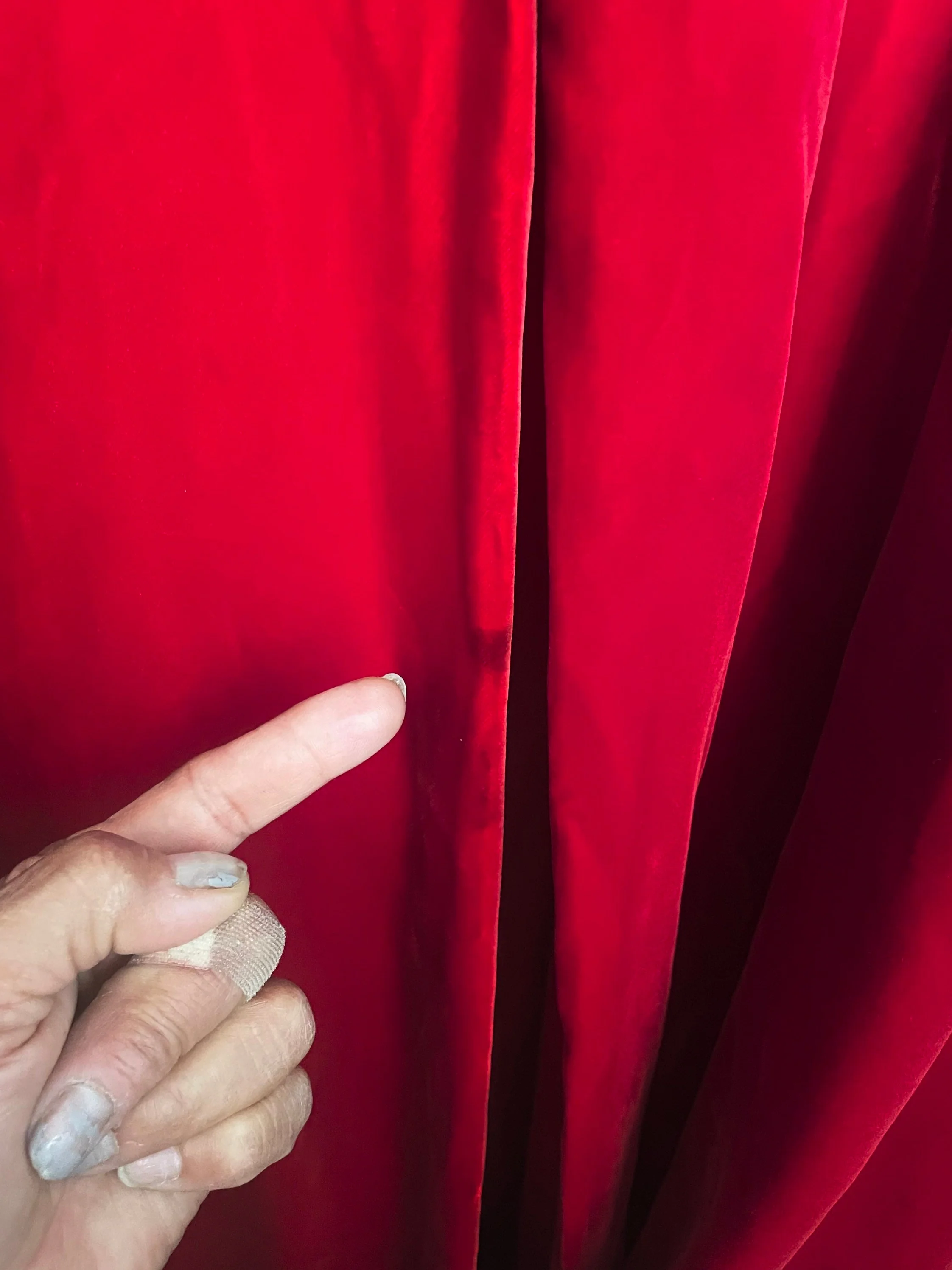 Vintage 50s Deep Red Velvet Coat Robe Opera Coat Detroit Size Large Large Collar by Nat Green - Image 9