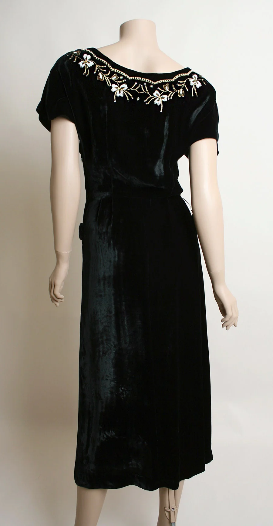 Vintage 50s Dress Black Velvet Beaded Flower and Pearl Rhinestone Sequin Formal Evening Dress Pockets Small Medium - Image 2