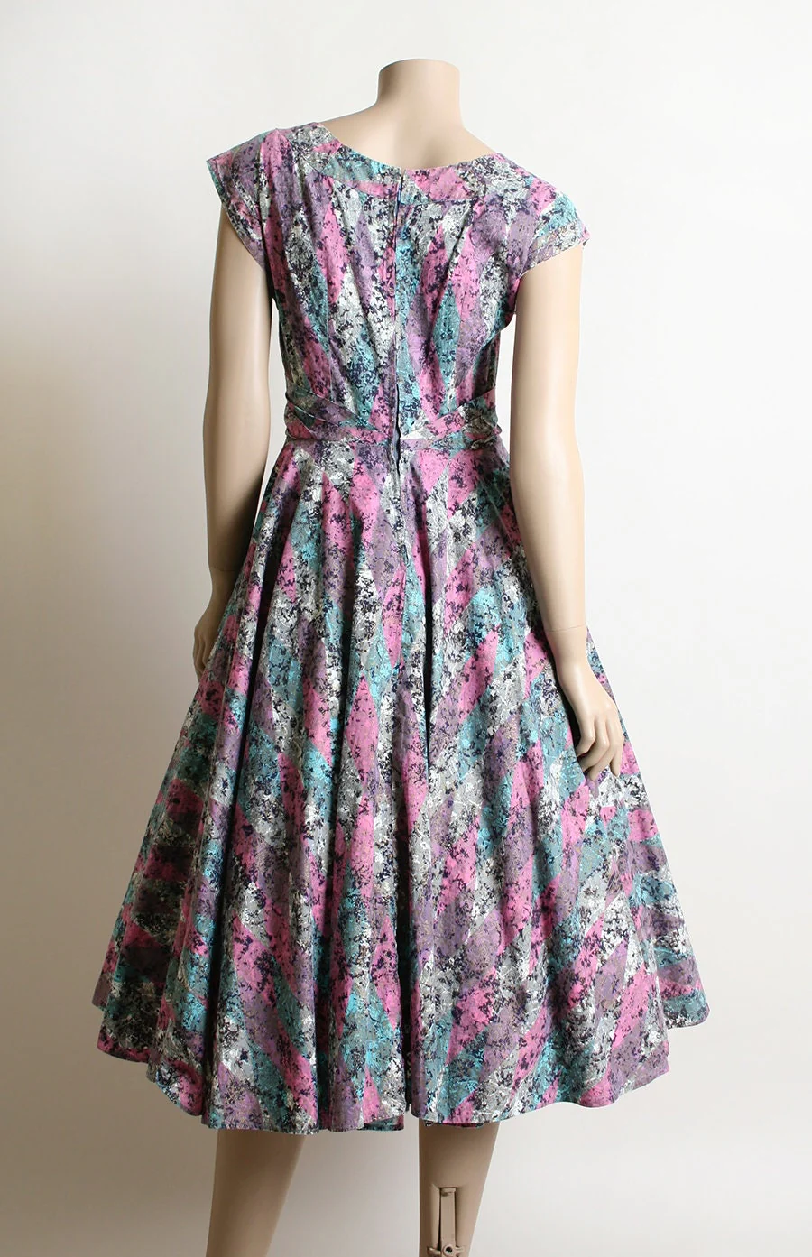 Vintage 50s Dress Harlequin Novelty Print Confetti In Pink Purple Blue and White with Gold Flecks Full Circle Skirt Pinup Cotton Small - Image 2