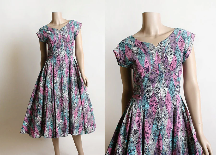 Vintage 50s Dress Harlequin Novelty Print Confetti In Pink Purple Blue and White with Gold Flecks Full Circle Skirt Pinup Cotton Small - Image 3