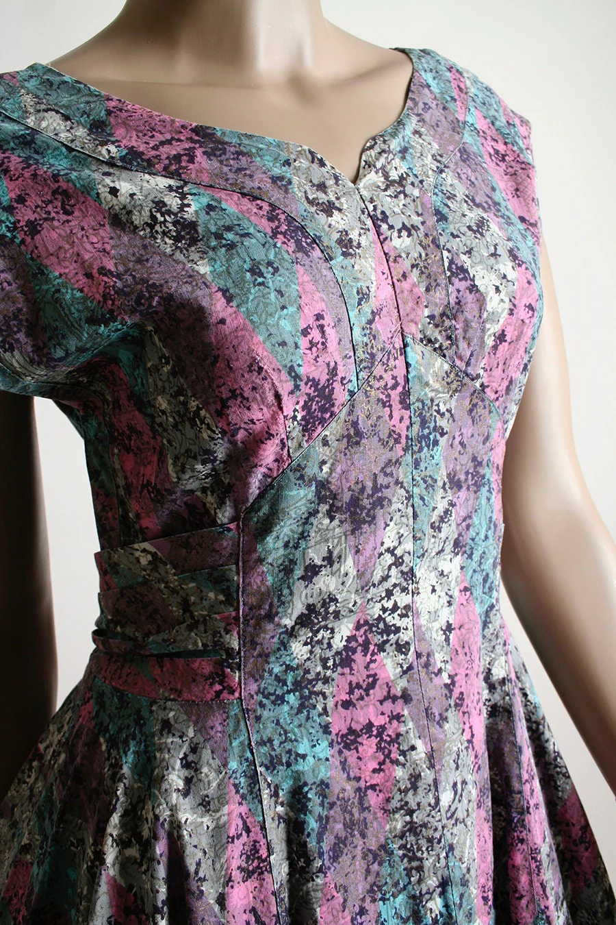 Vintage 50s Dress Harlequin Novelty Print Confetti In Pink Purple Blue and White with Gold Flecks Full Circle Skirt Pinup Cotton Small - Image 4