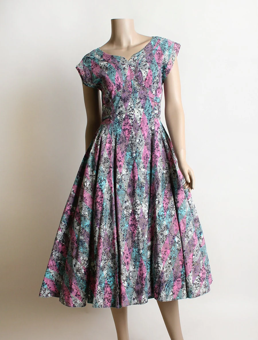 Vintage 50s Dress Harlequin Novelty Print Confetti In Pink Purple Blue and White with Gold Flecks Full Circle Skirt Pinup Cotton Small - Image 6