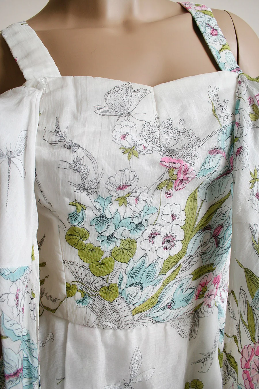 Vintage 50s Dress Novelty Print Butterflies Fan Floral and Dragonflies White Full Skirt Crisscross Neck Bow Boned Cotton Day Dress Xs by Elizabeth Arden Elegance - Image 9
