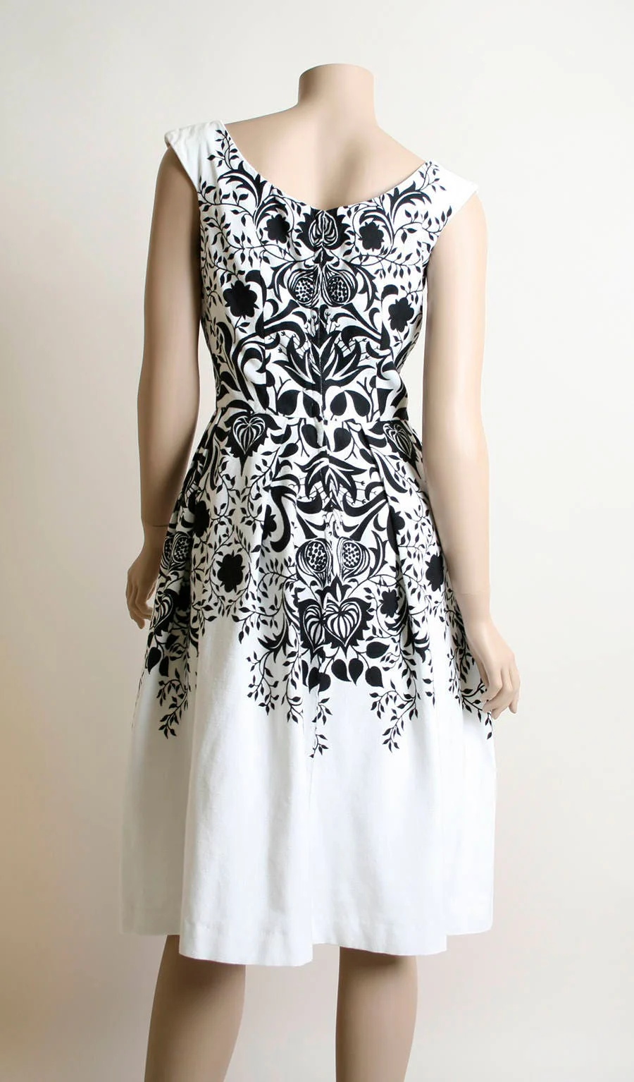 Vintage 50s Dress Novelty Print Floral Explosion Vine Burst Silhouette Shadow Black and White Optical Illusion Dress Small - Image 2
