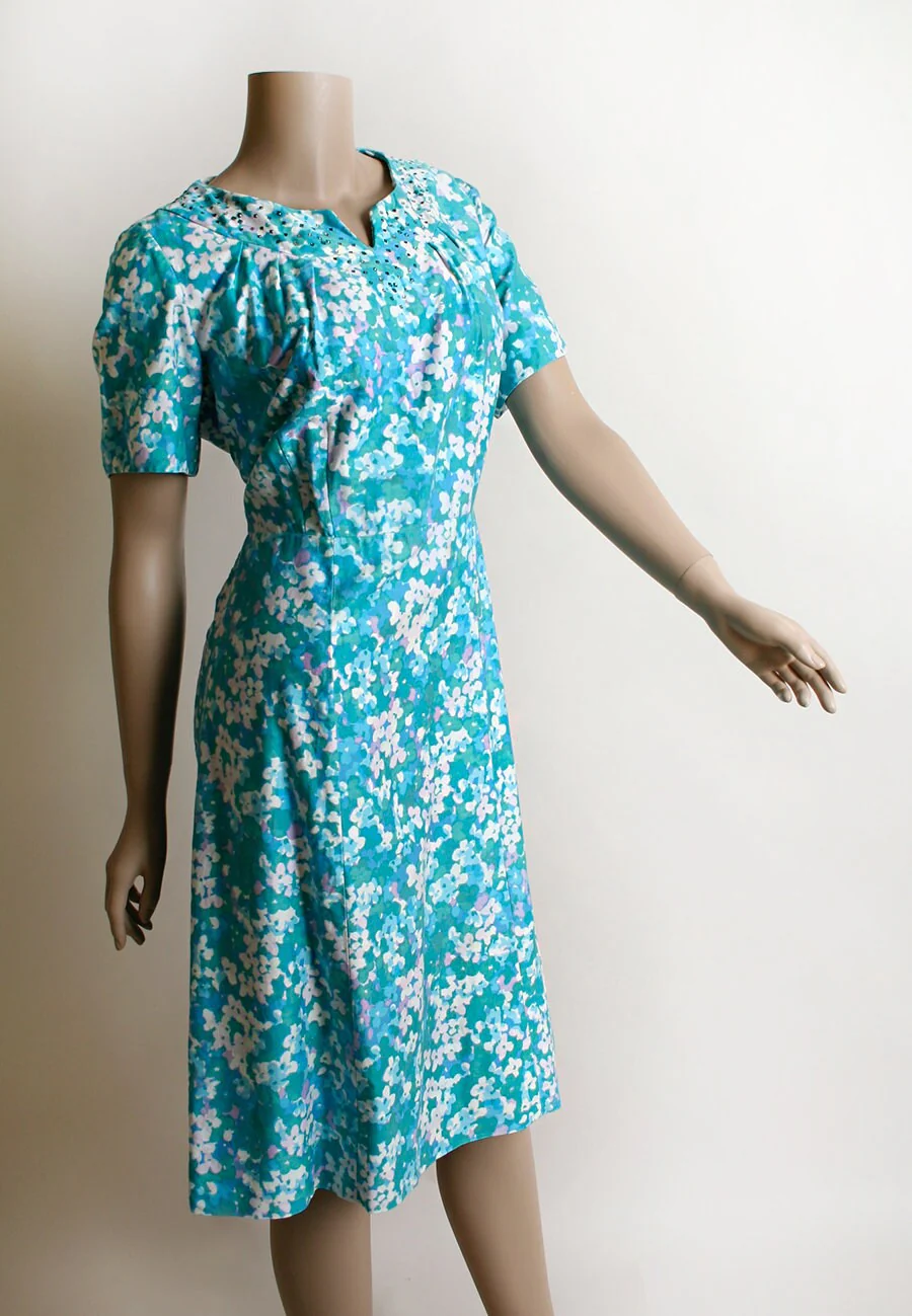 Vintage 50s Dress Rhinestone Floral Print Wiggle Dress Sky Teal Aquamarine Blue Lavender Bouquet Cotton Dress Large Volup by Henry Gans - Image 4