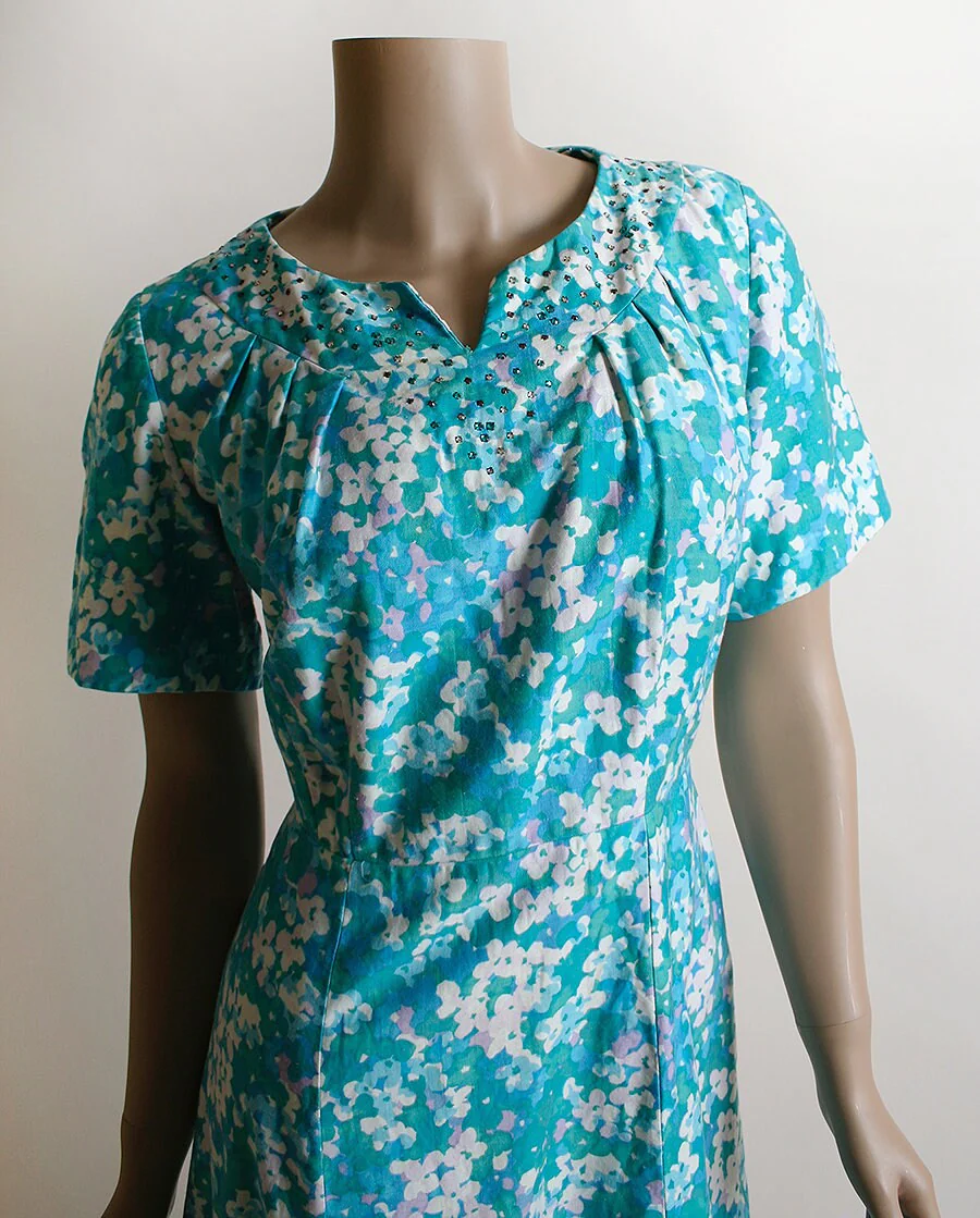 Vintage 50s Dress Rhinestone Floral Print Wiggle Dress Sky Teal Aquamarine Blue Lavender Bouquet Cotton Dress Large Volup by Henry Gans - Image 5