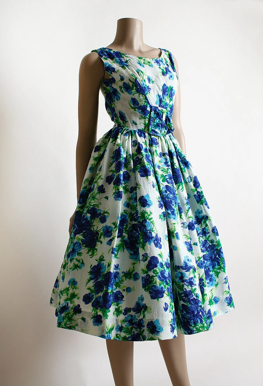 Vintage 50s Early 60s Blue Floral Print Textured Cotton Day Dress with Buckle Details - Image 4