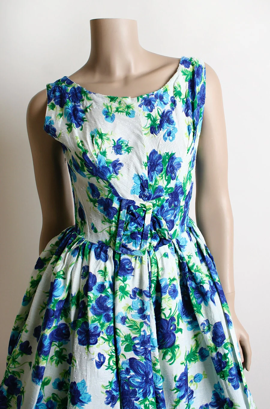 Vintage 50s Early 60s Blue Floral Print Textured Cotton Day Dress with Buckle Details - Image 5