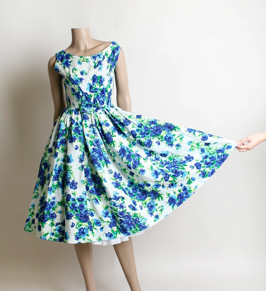 Vintage 50s Early 60s Blue Floral Print Textured Cotton Day Dress with Buckle Details - Image 8