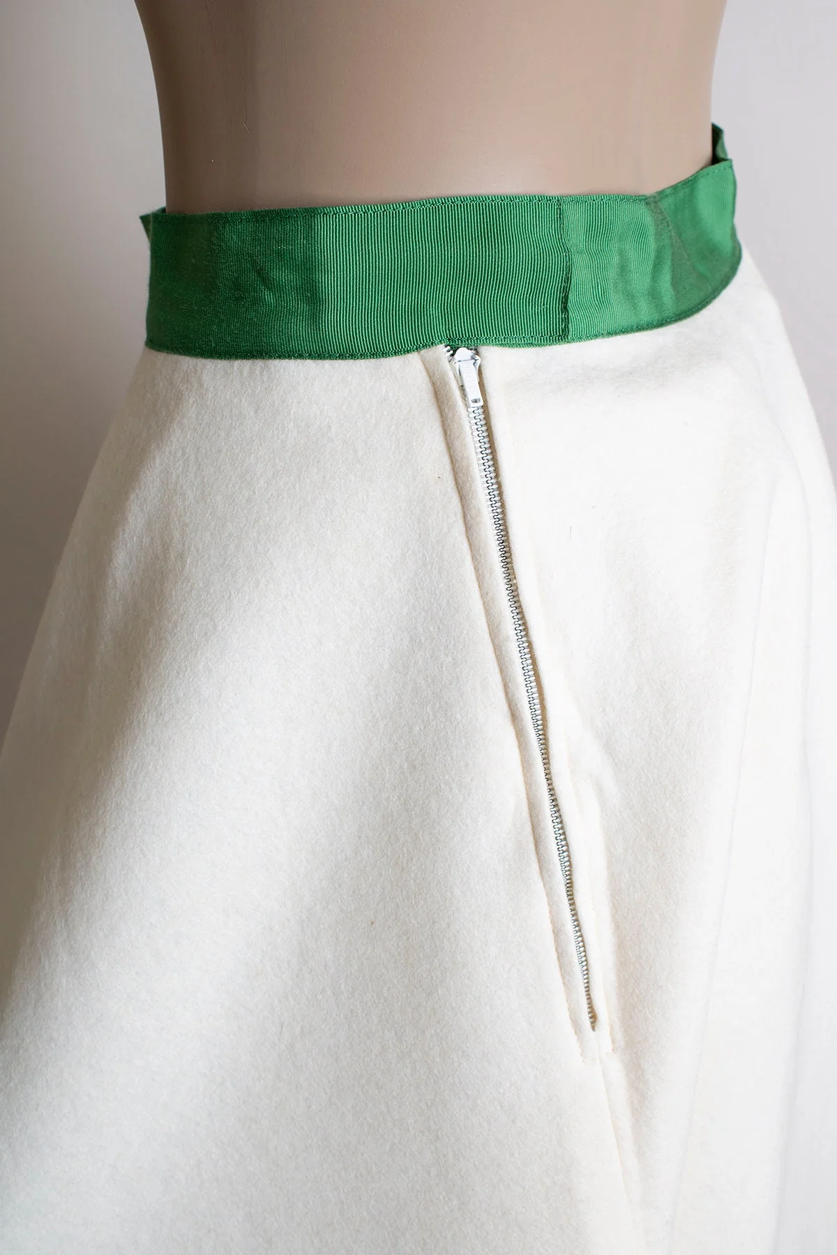 Vintage 50s Felt Christmas Tree Holiday Felt Full Almost Circle Skirt Green and White - Image 6