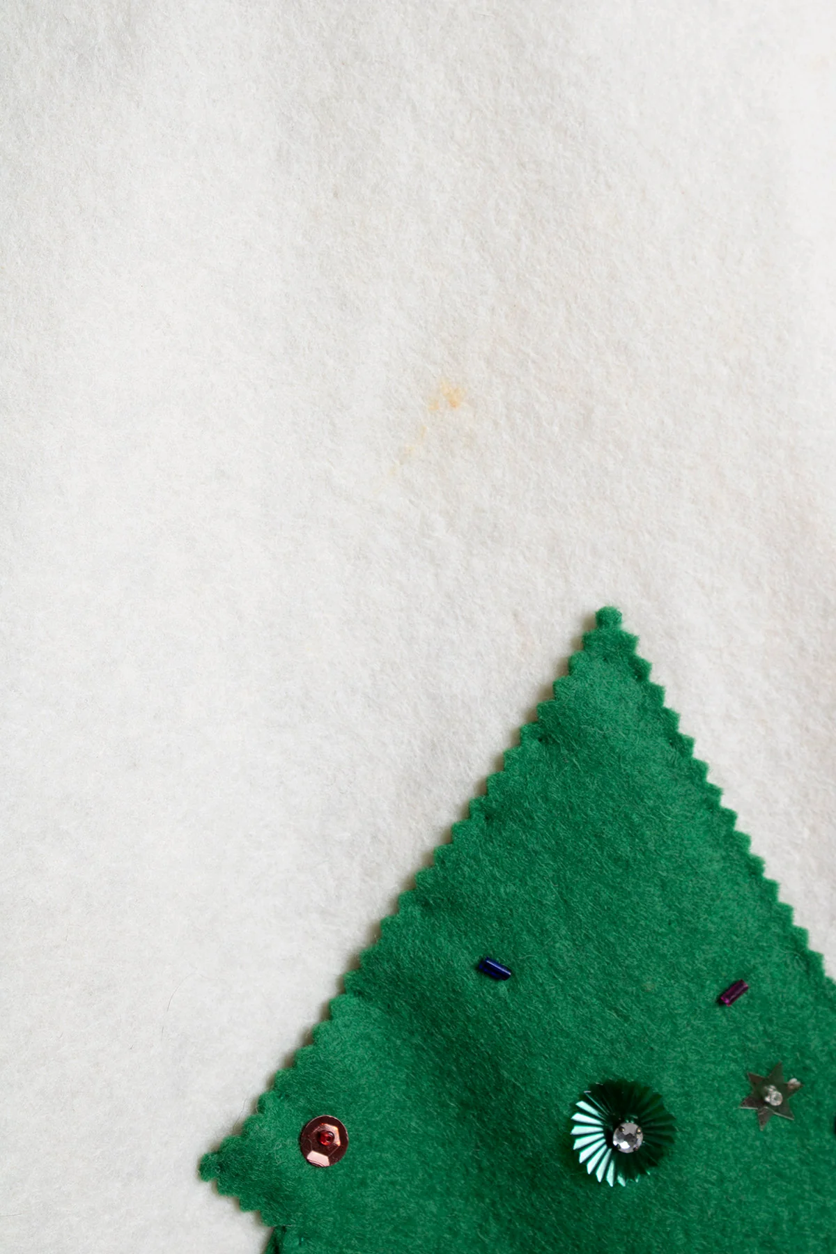 Vintage 50s Felt Christmas Tree Holiday Felt Full Almost Circle Skirt Green and White - Image 8