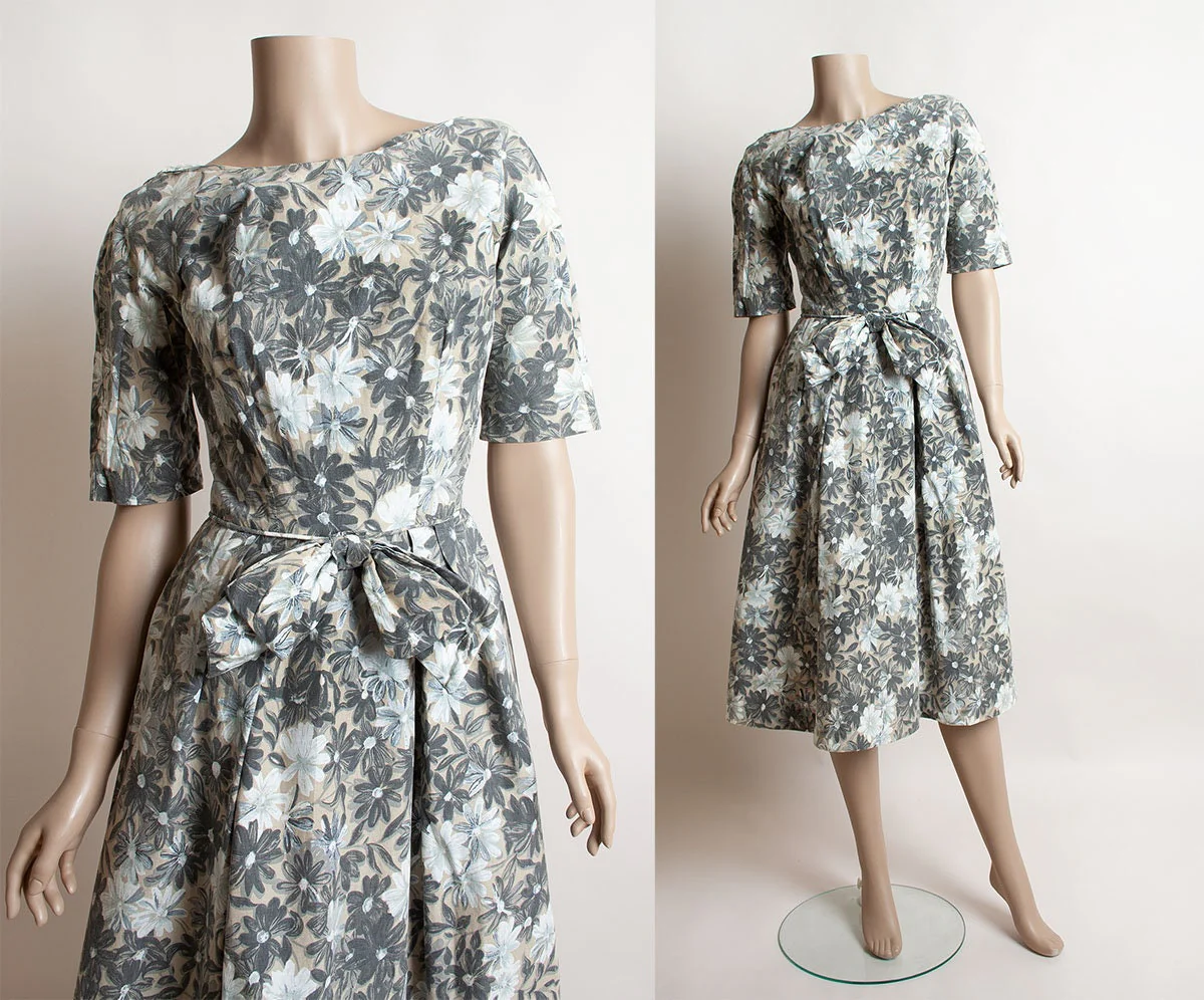 Vintage 50s Floral Dress Shades of Gray and Cream Cotton Floral Dress with Large Front Bow Small Xs by ILGWU - Image 3