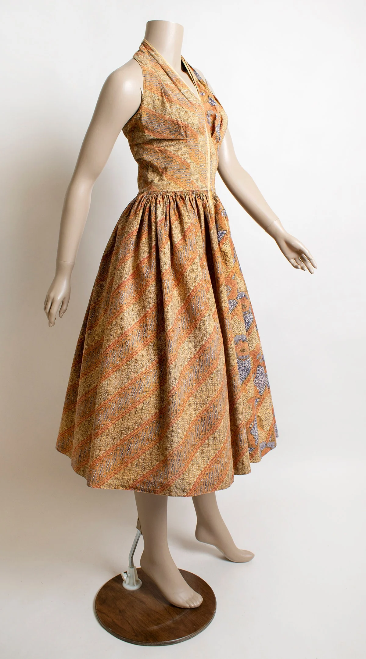 Vintage 50s Halter Tropical Style Paisley Batik Print Cotton Full Skirt Summer Day Dress Warm Tone Orange Brown - Image 4